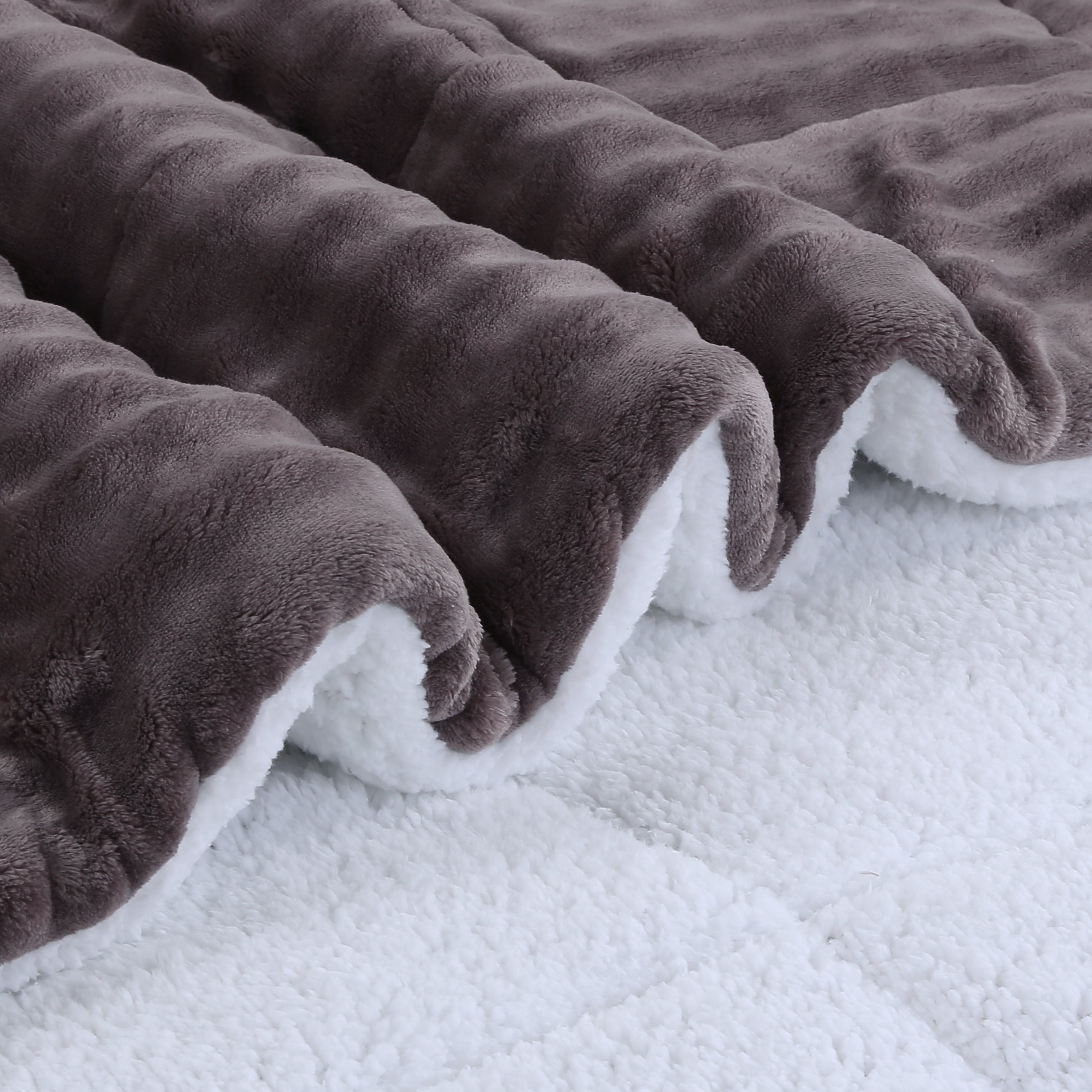 3 Piece Plush Flannel Comforter Set – Soft Bubble Velvet