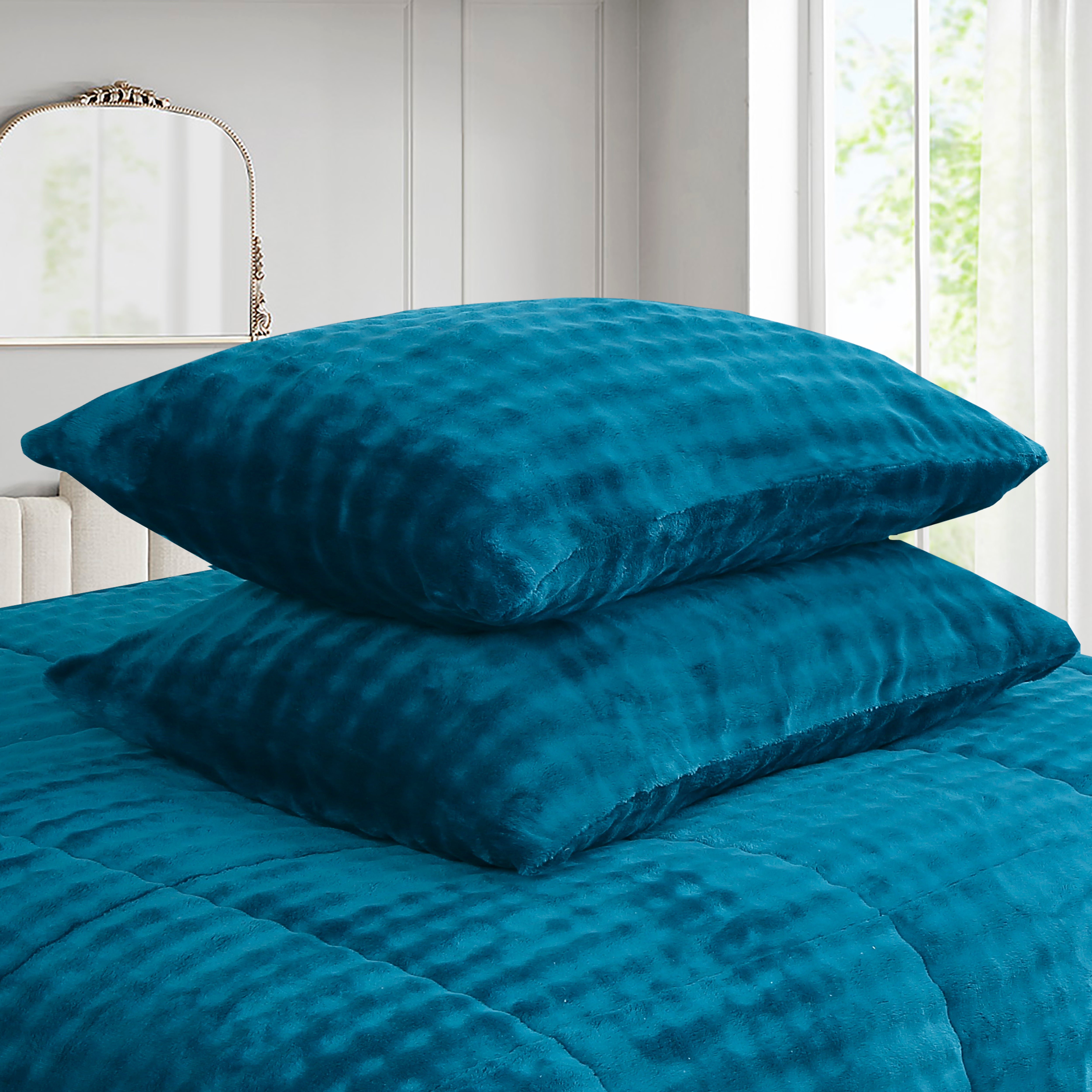 3 Piece Plush Flannel Comforter Set – Soft Bubble Velvet