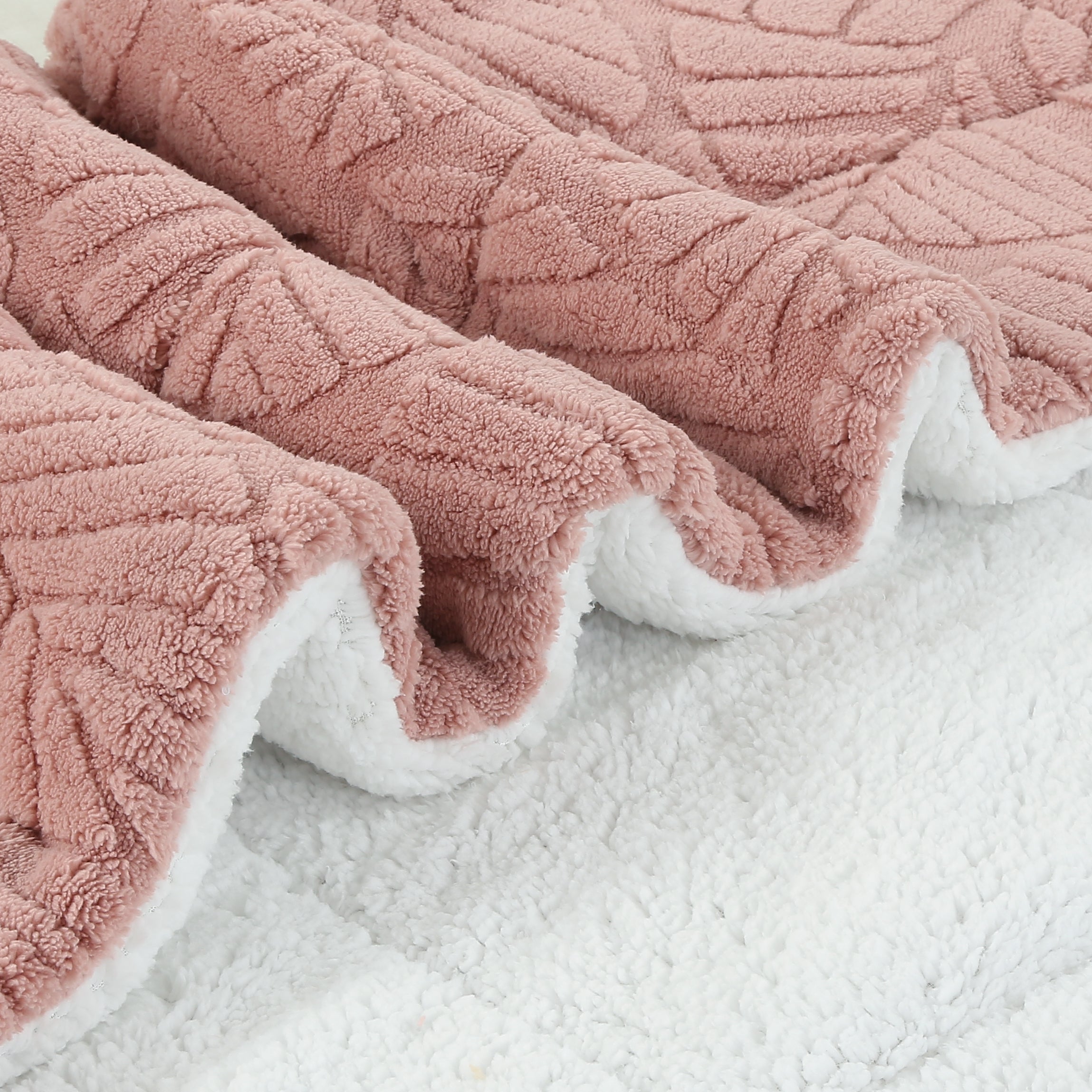 Soft 3 Piece Leaf Pattern Jacquard Plush Comforter Set MEL