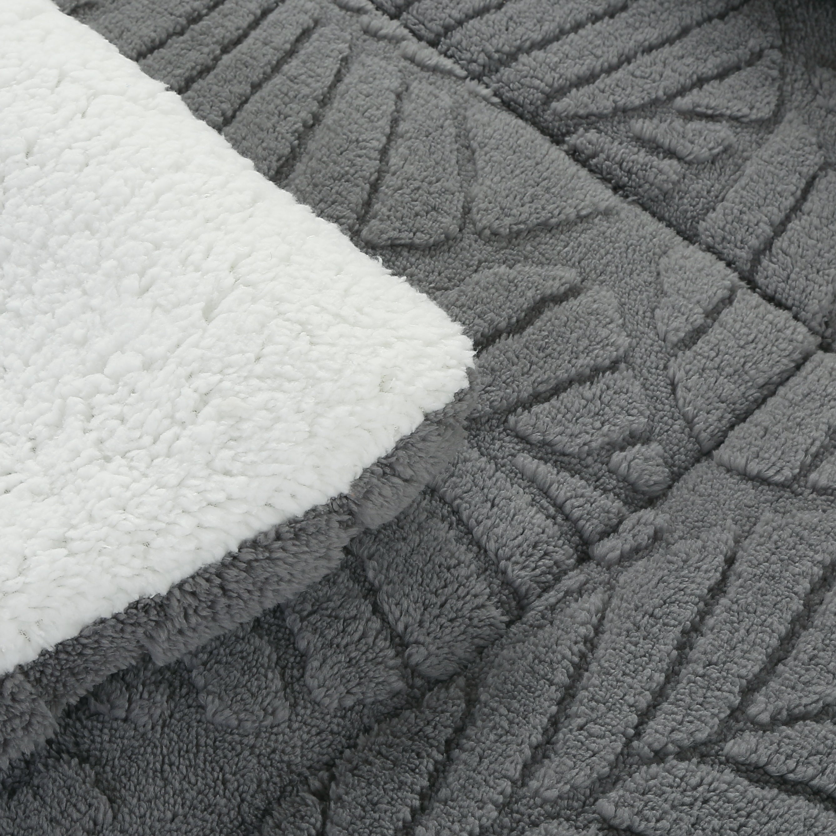 Soft 3 Piece Leaf Pattern Jacquard Plush Comforter Set MEL