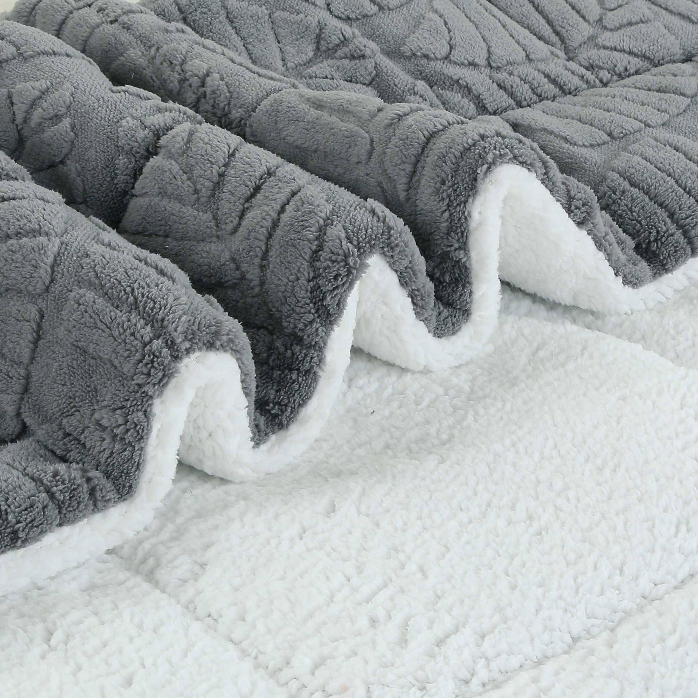 Soft 3 Piece Leaf Pattern Jacquard Plush Comforter Set MEL