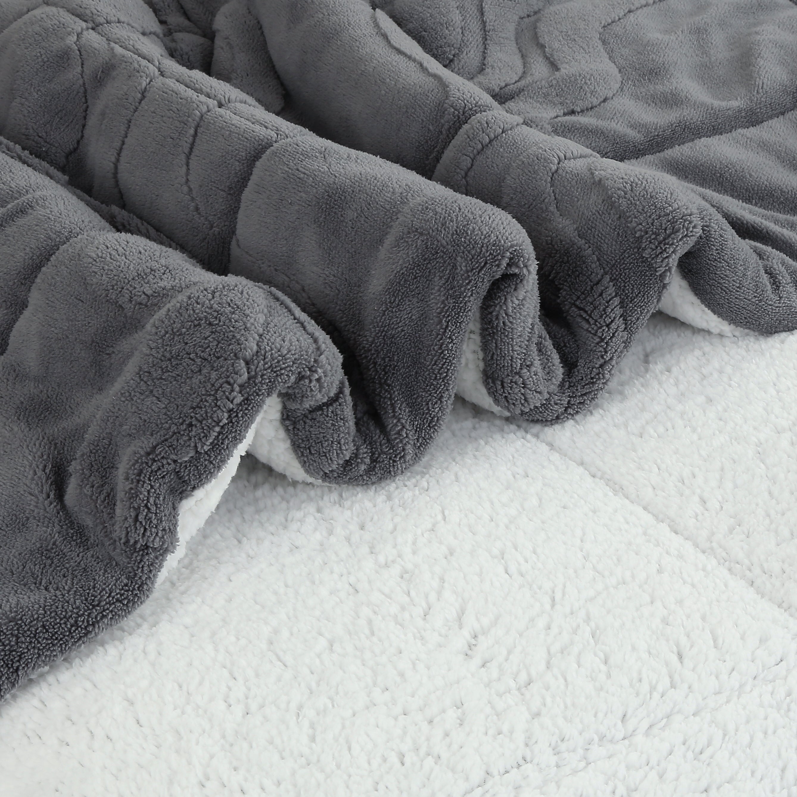 Luxury 3 Piece Wave Jacquard Plush Comforter Set MEW