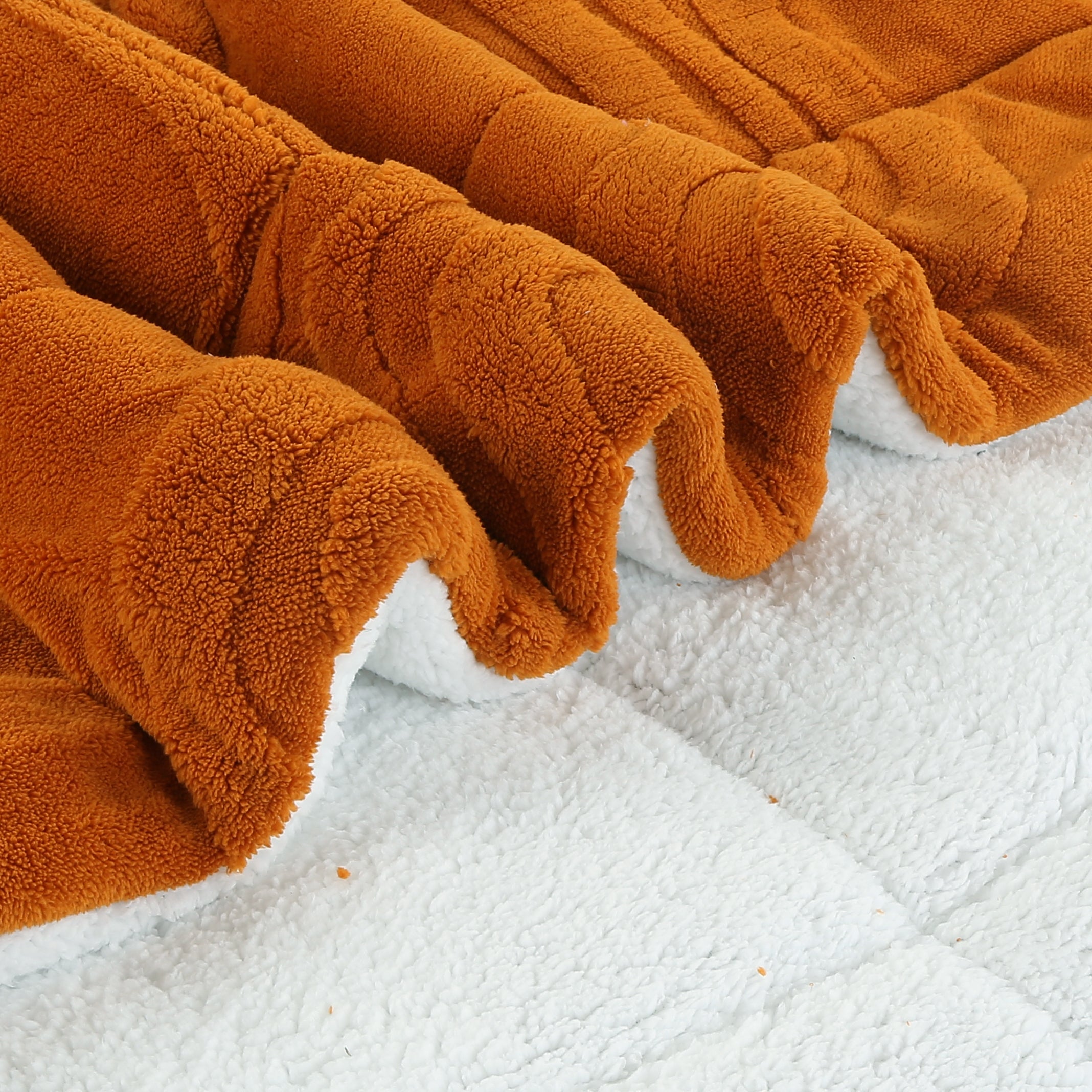 Luxury 3 Piece Wave Jacquard Plush Comforter Set MEW