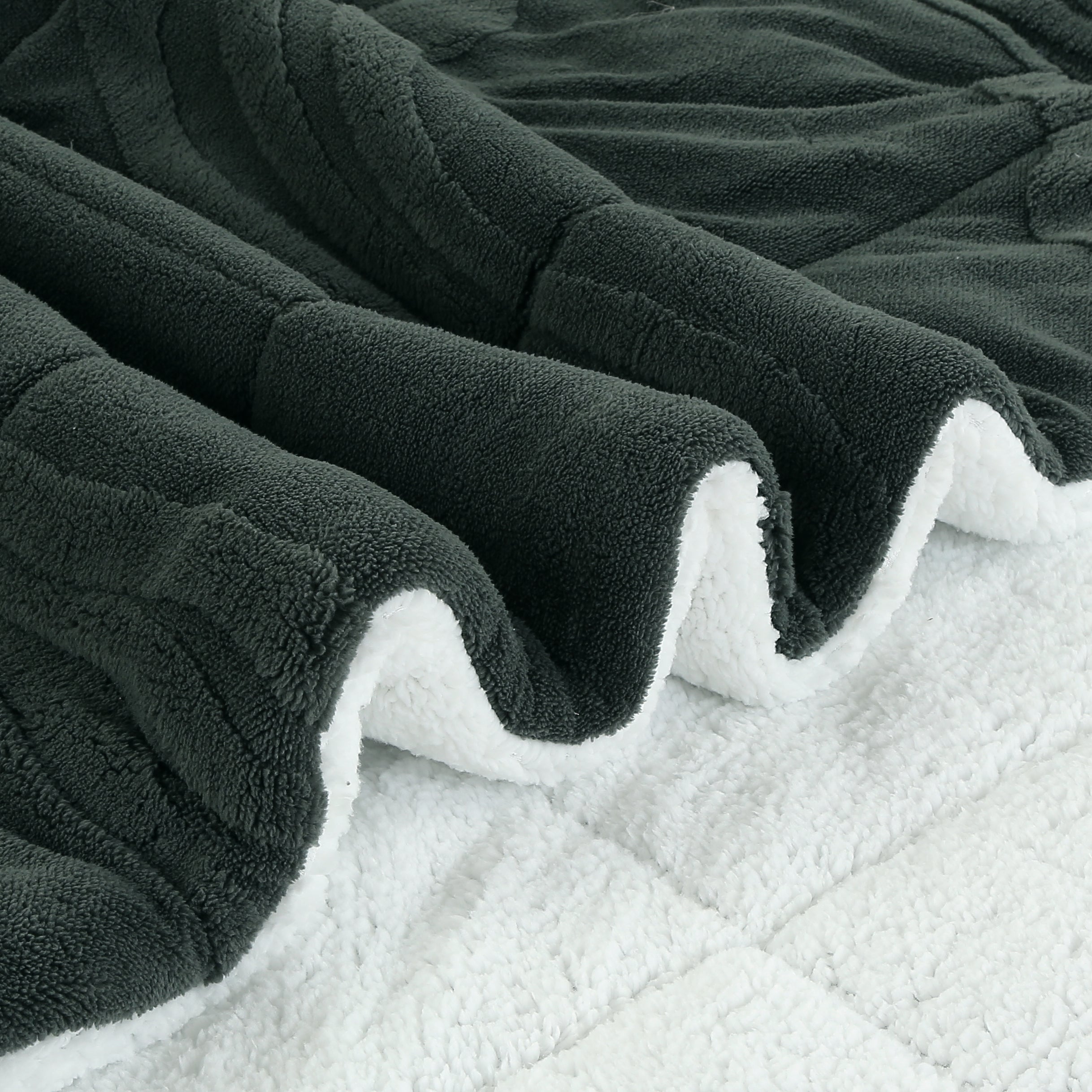 Luxury 3 Piece Wave Jacquard Plush Comforter Set MEW
