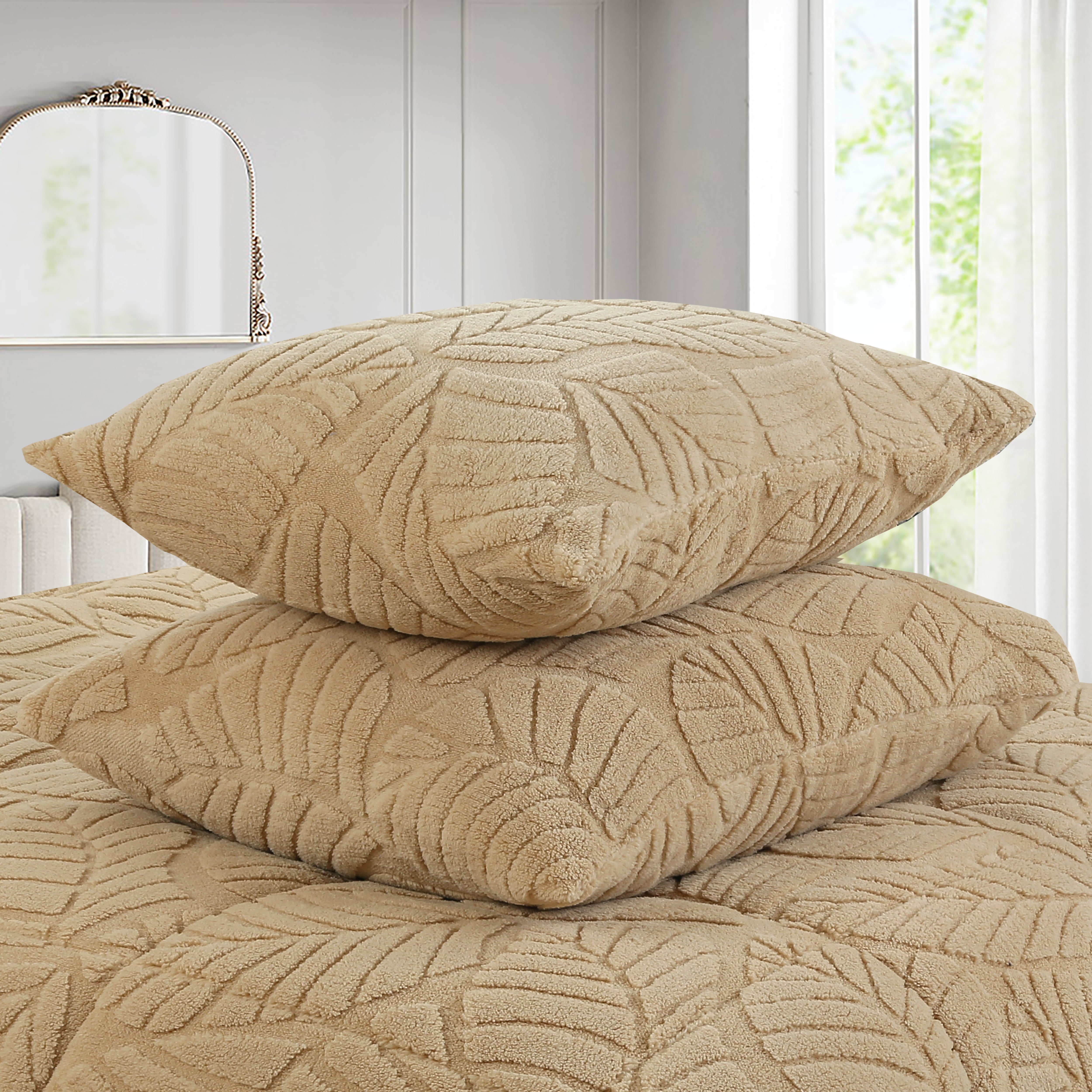 Soft 3 Piece Leaf Pattern Jacquard Plush Comforter Set MEL