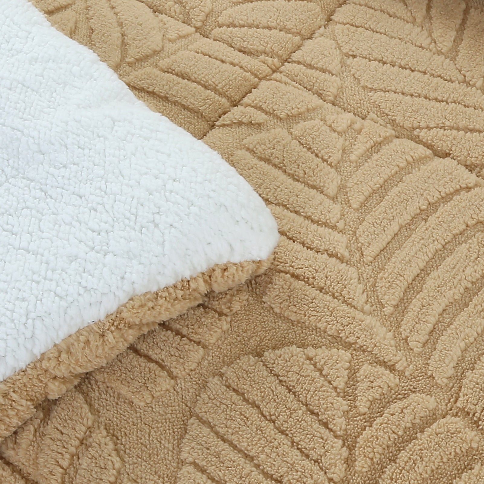 Soft 3 Piece Leaf Pattern Jacquard Plush Comforter Set MEL