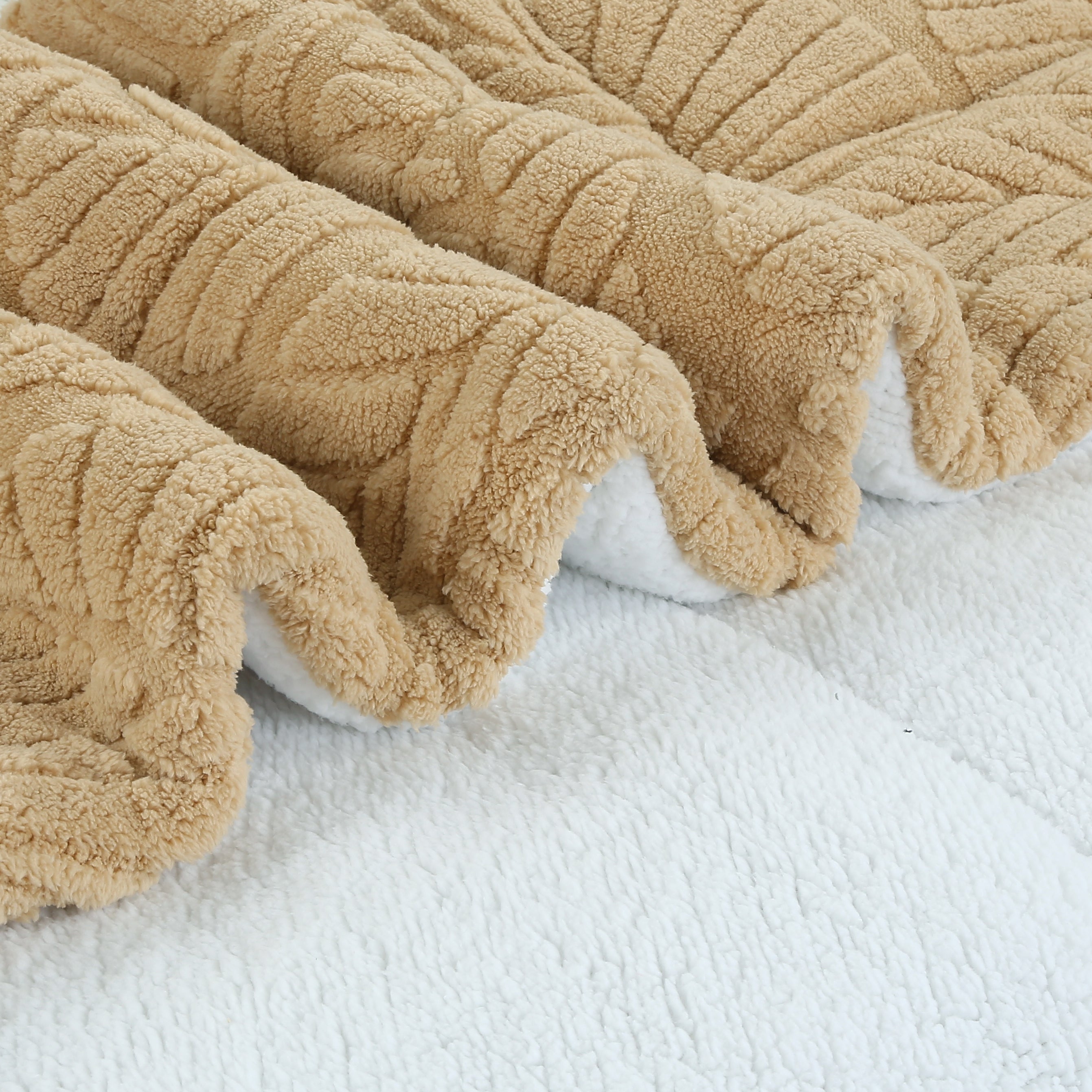 Soft 3 Piece Leaf Pattern Jacquard Plush Comforter Set MEL