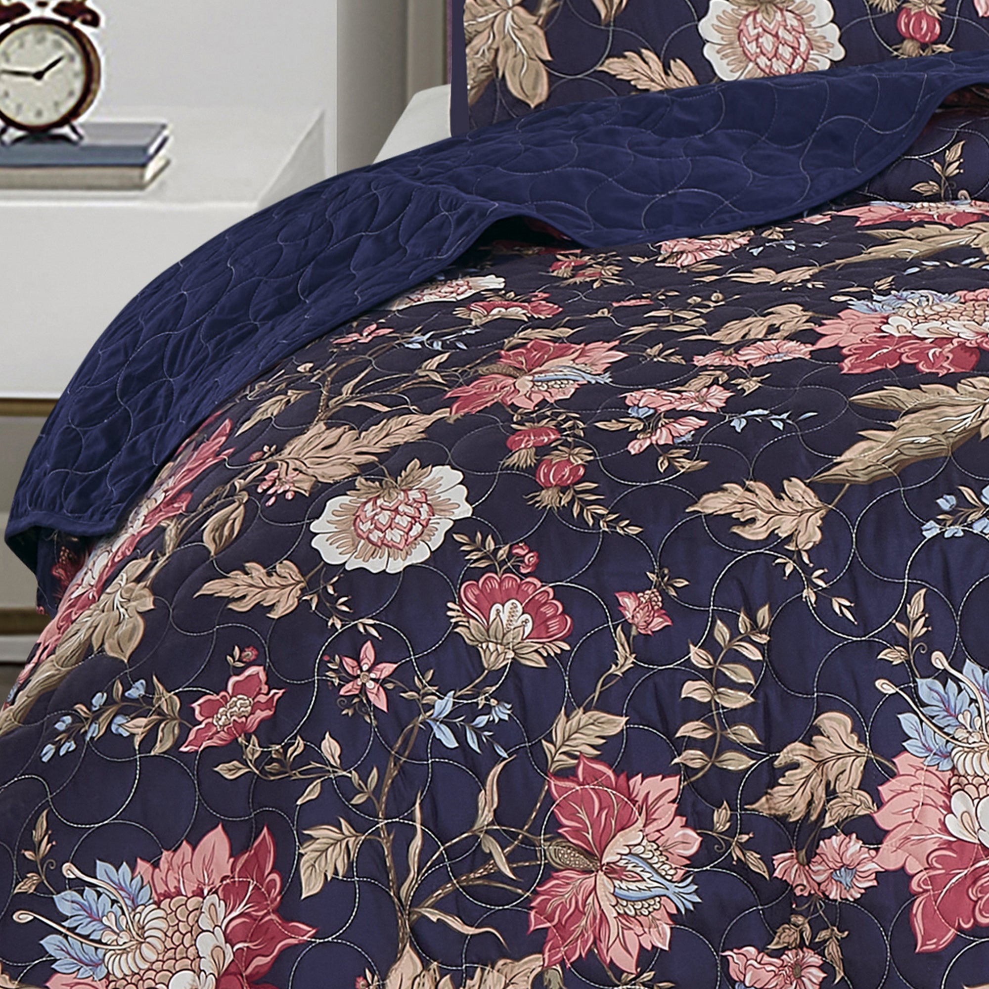 3-Piece Elegant Polyester Vintage-Inspired Floral Quilt Bedspread Set JB22782