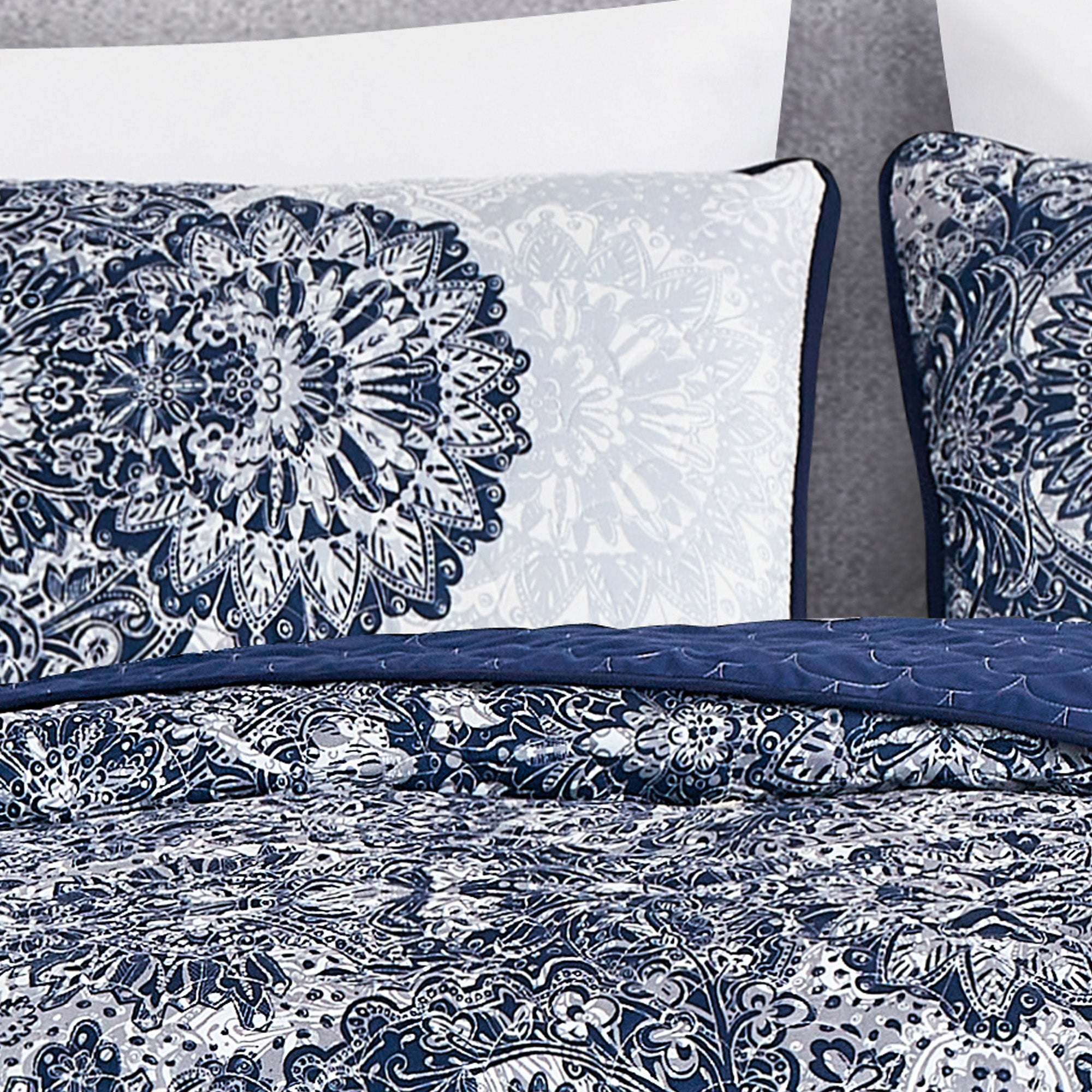 3 Piece Lightweight Reversible Navy Medallion Quilt Bedspread Set JB22985