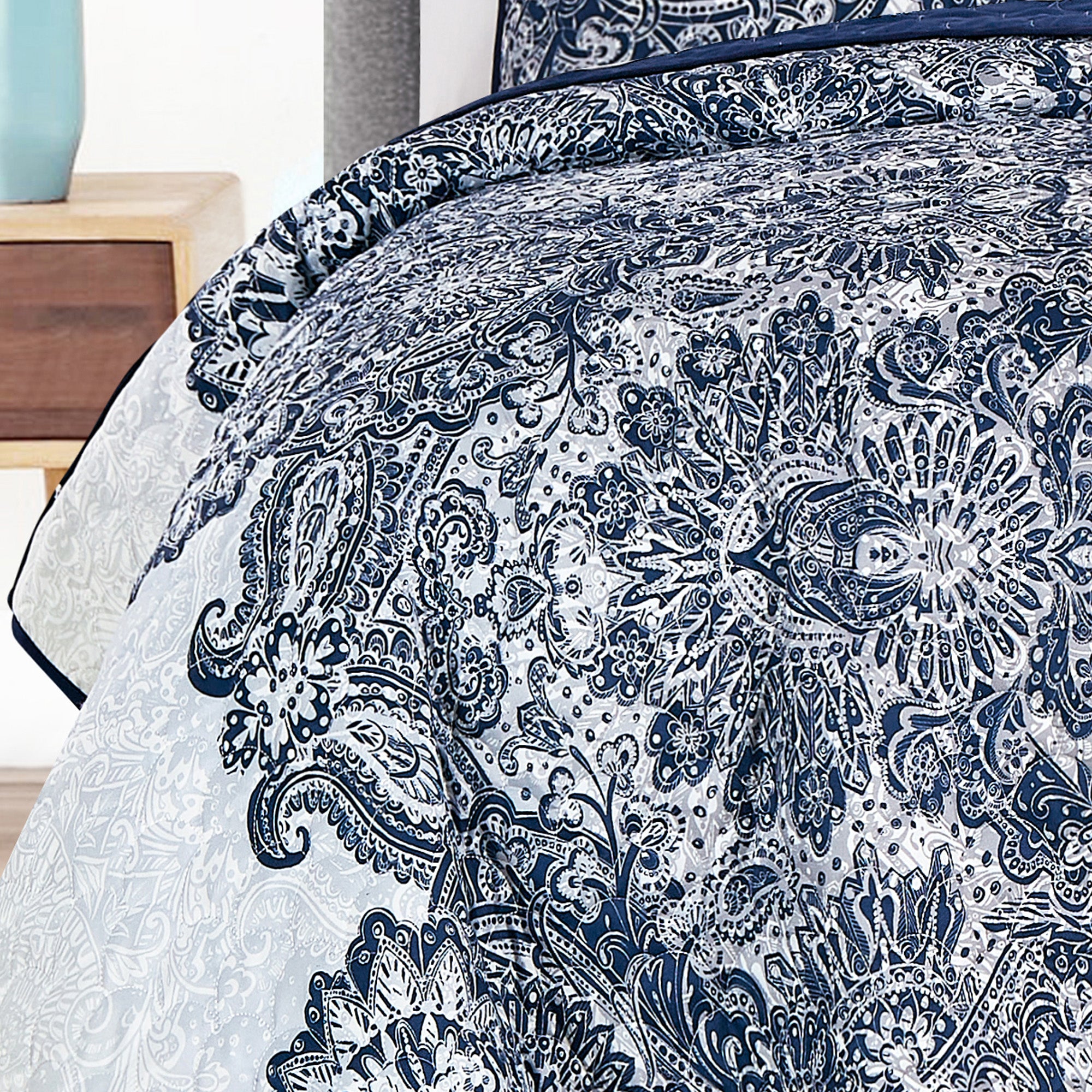 3 Piece Lightweight Reversible Navy Medallion Quilt Bedspread Set JB22985