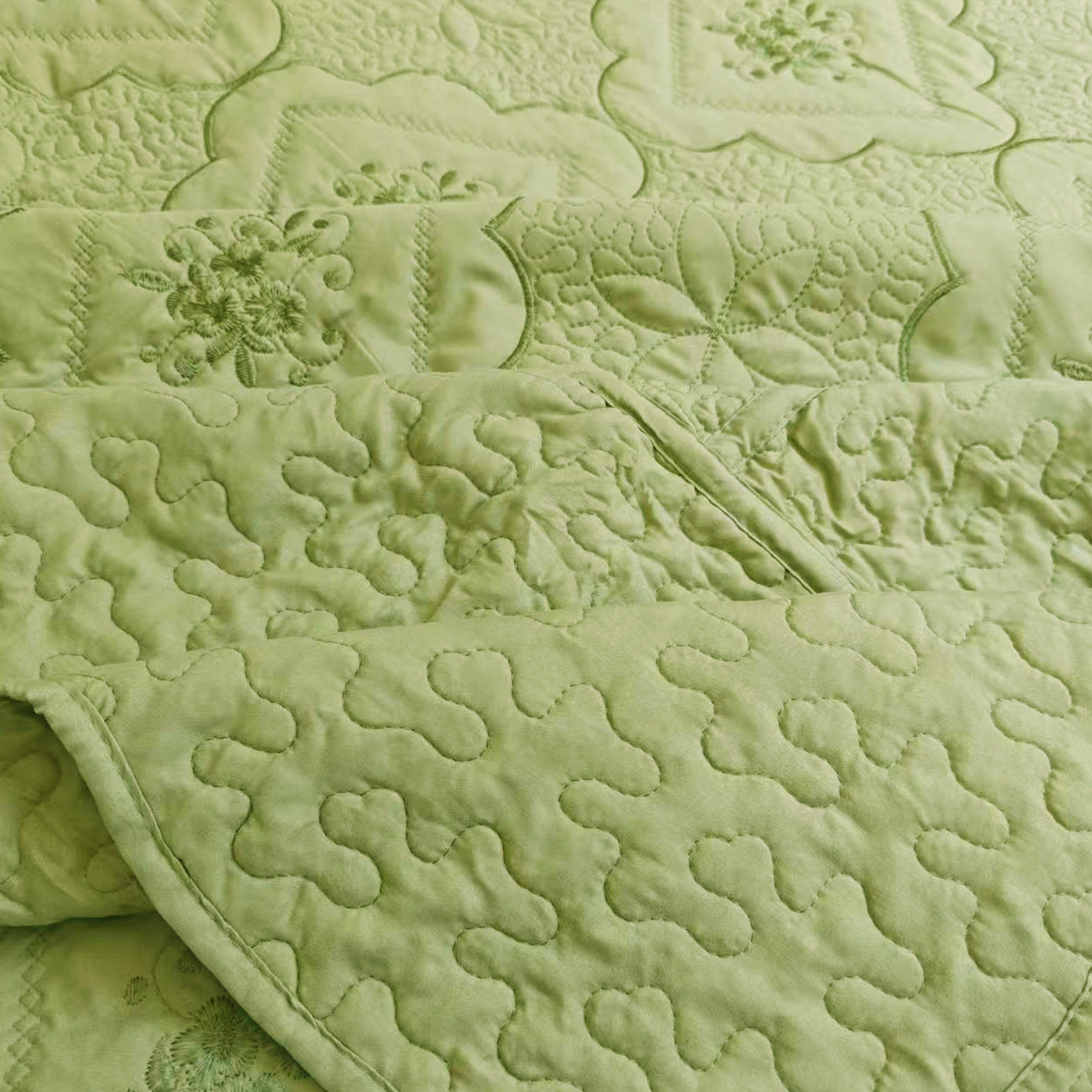 3 Piece Floral Embroidered Quilted Bedspread Set
