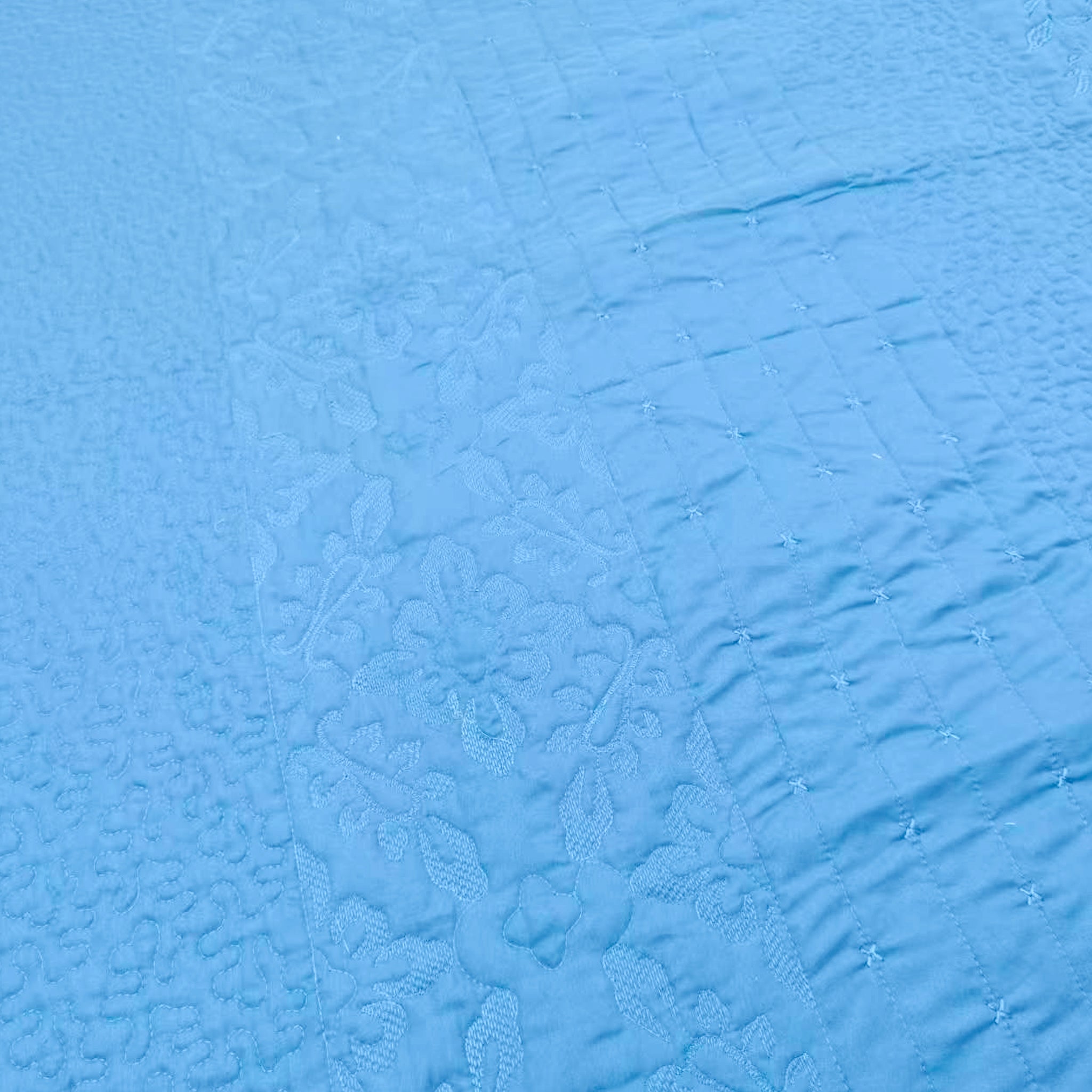 3-Piece Embroidered Quilt Set – Elegant Bedspread with Textured Floral & Geometric Patterns