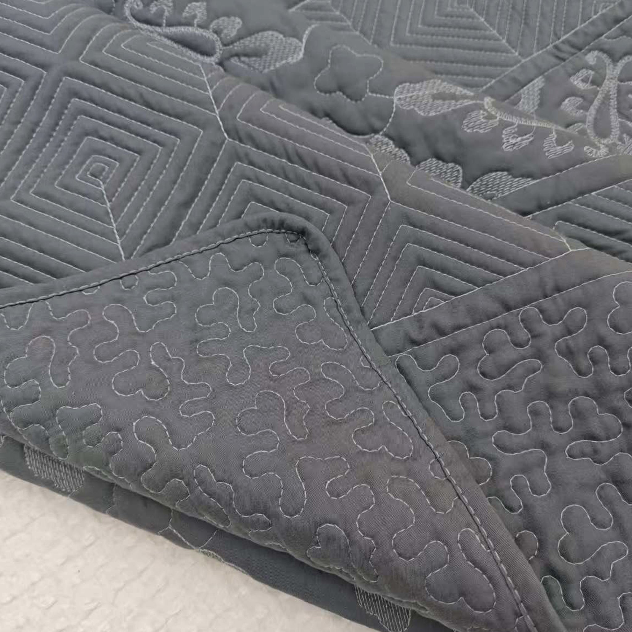 3-Piece Embroidered Quilt Set – Elegant Bedspread with Textured Floral & Geometric Patterns