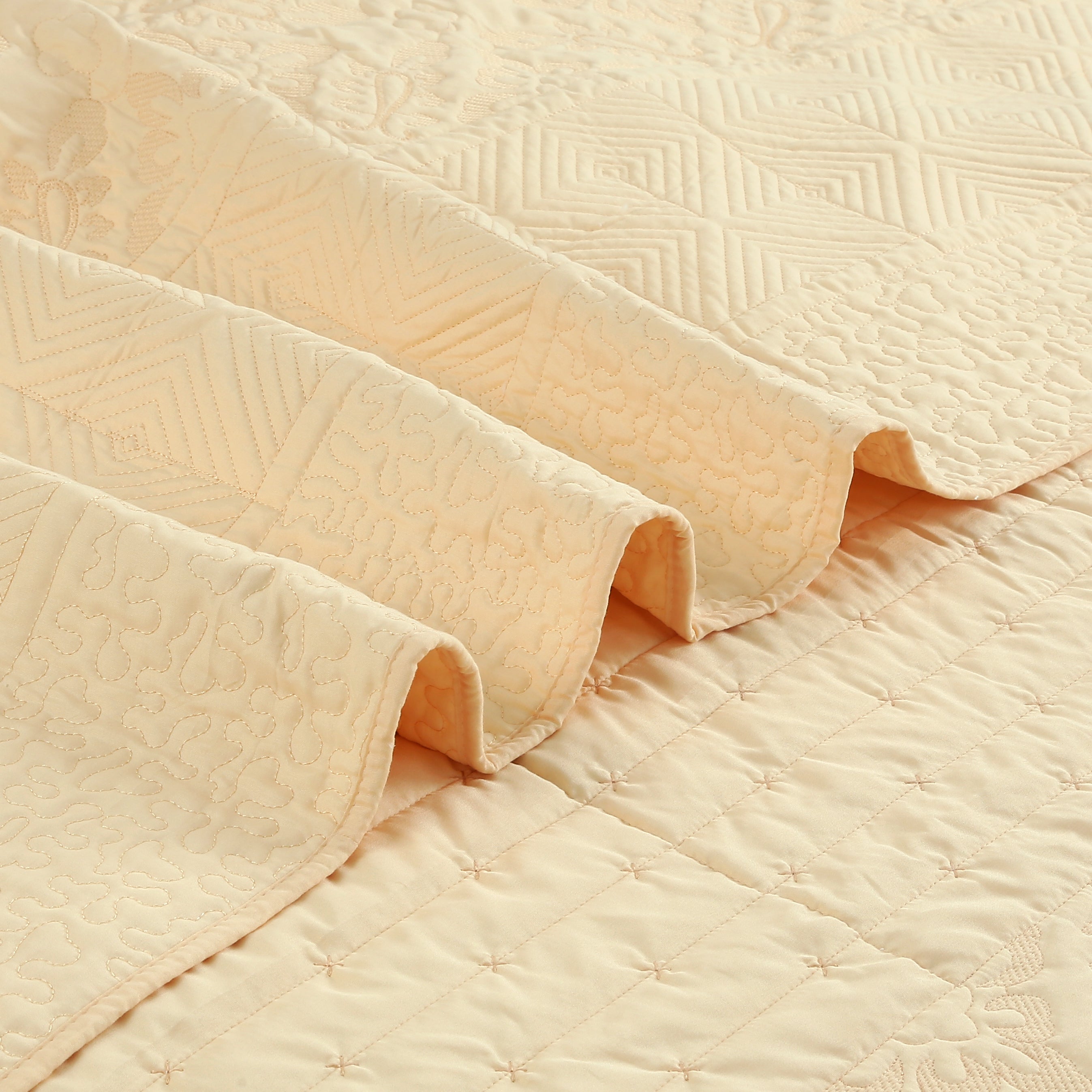 3 Piece Elegant Embroidered Quilt Set – Farmhouse Bedspread ME17