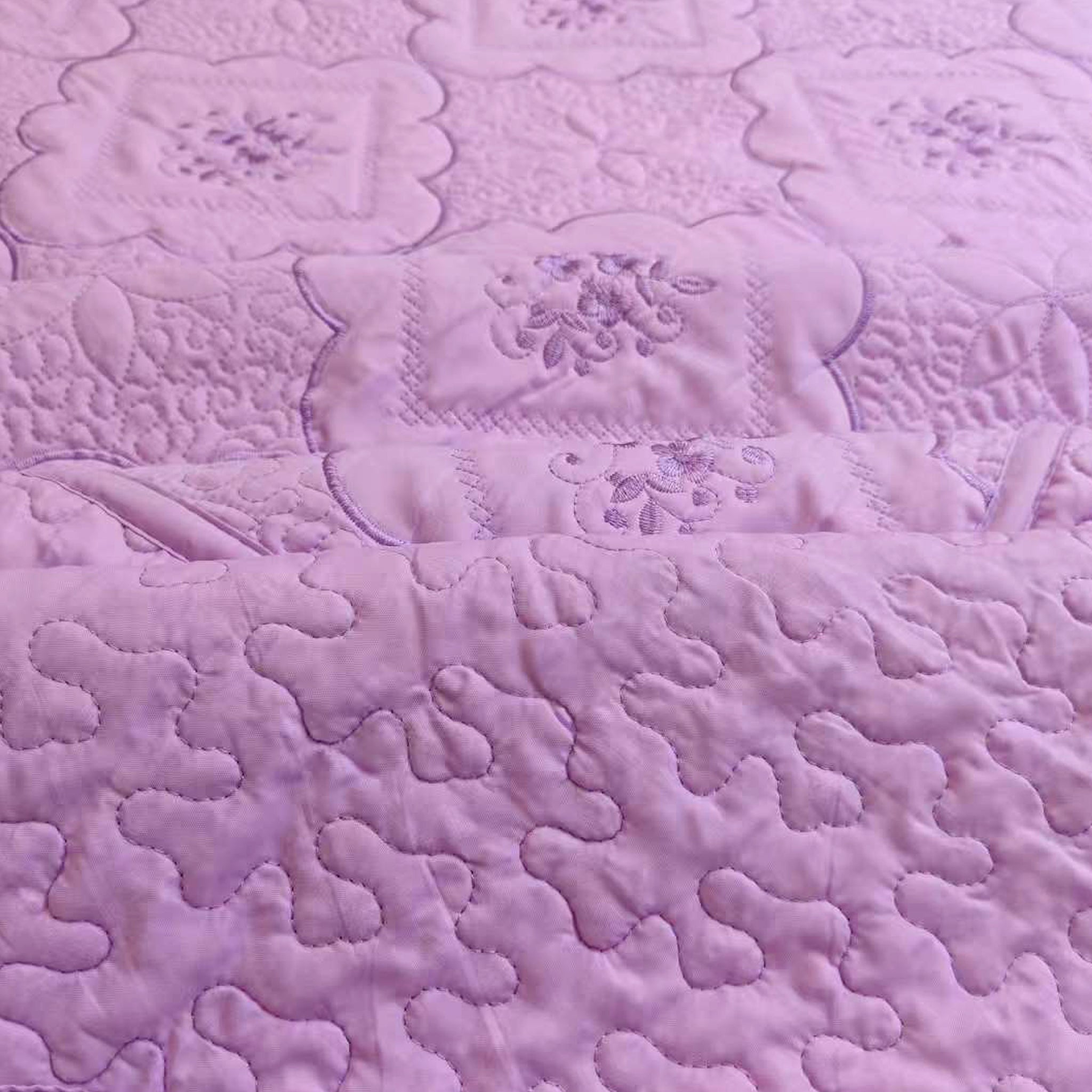 3 Piece Floral Embroidered Quilted Bedspread-Beautiful Stitching- Lightweight Bedspread Set Queen/King Size