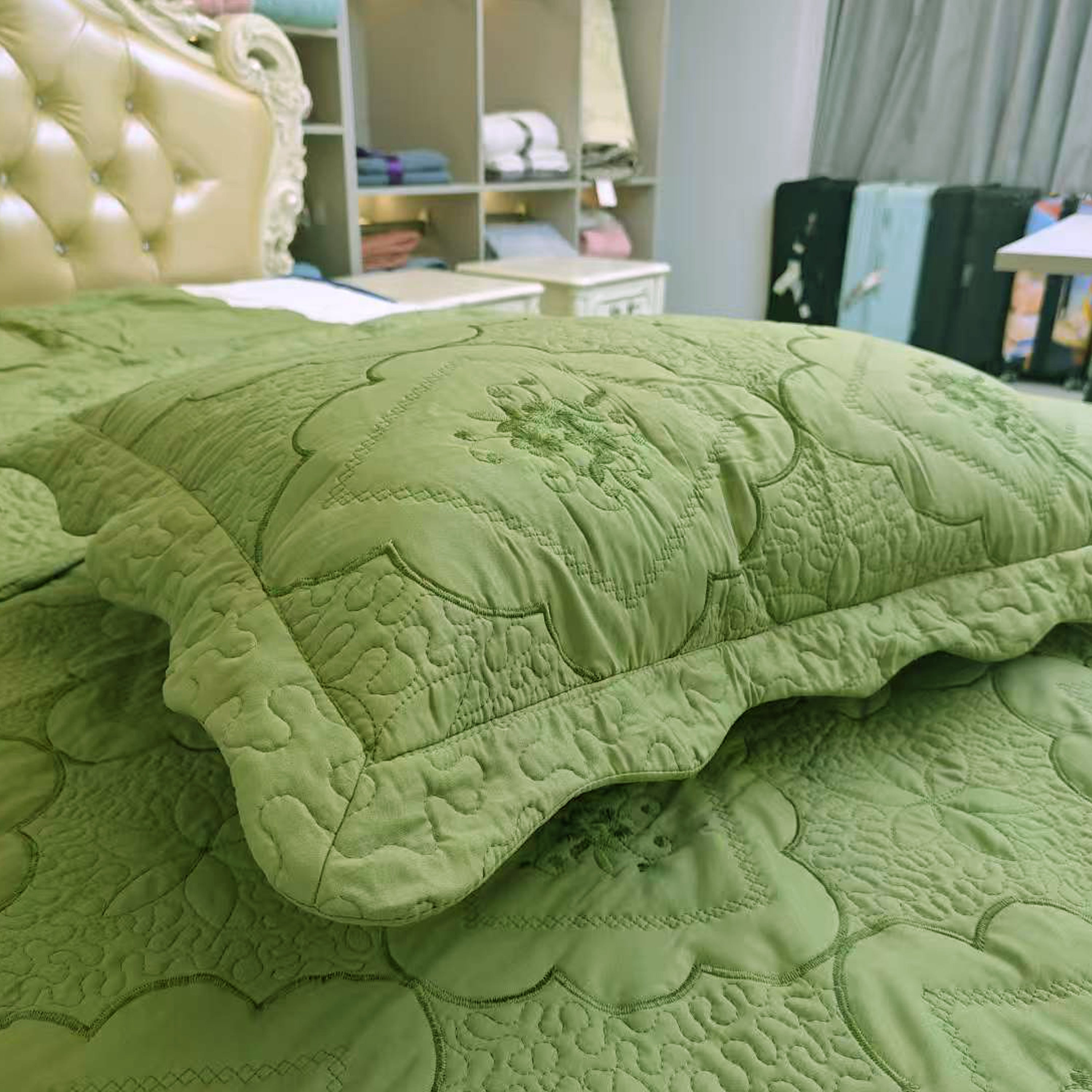 3 Piece Floral Embroidered Quilted Bedspread Set