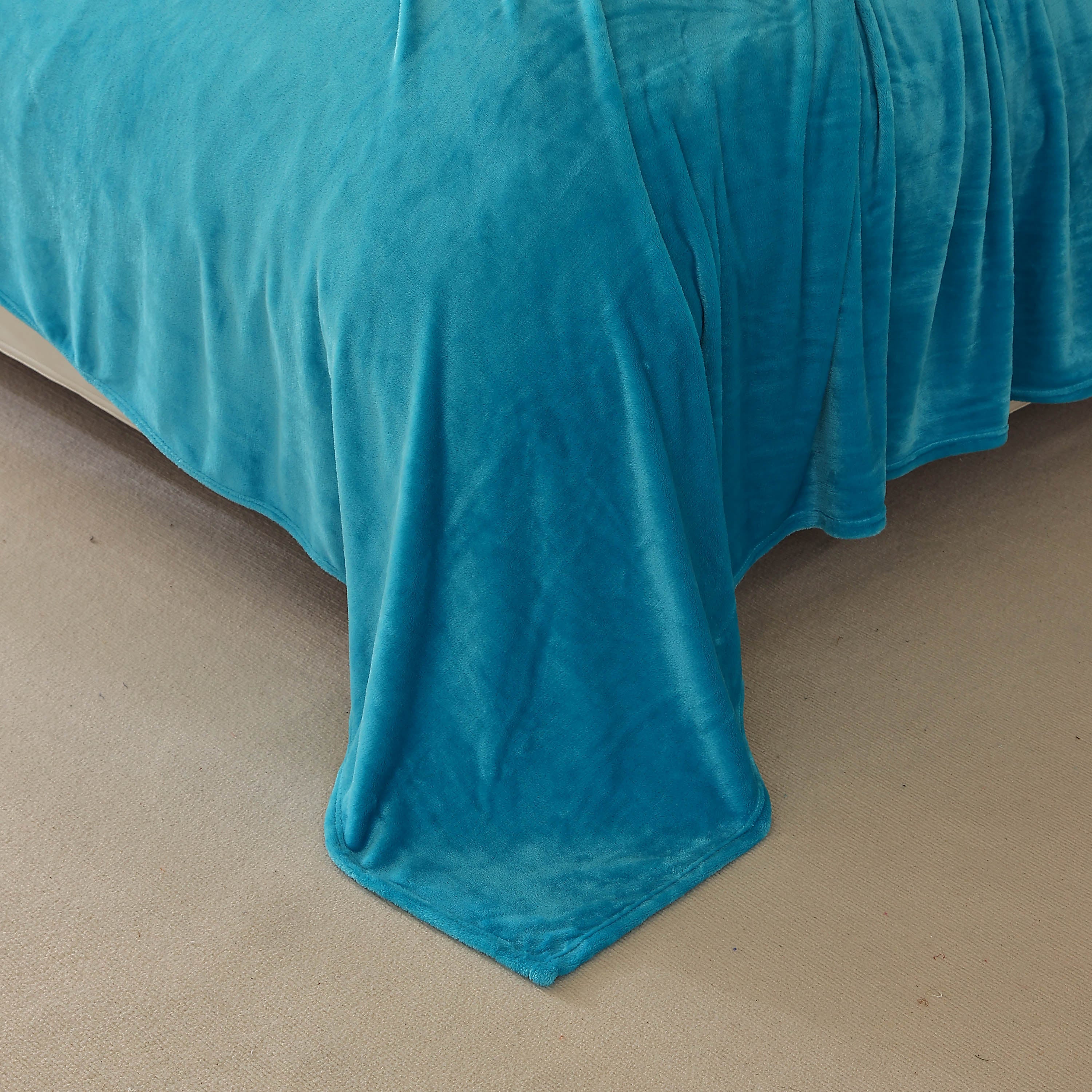 King Size Flannel Fleece Throw Blanket 240GSM Soft Lightweight Plush Cozy Bed Blanket 102 x 90 Inches