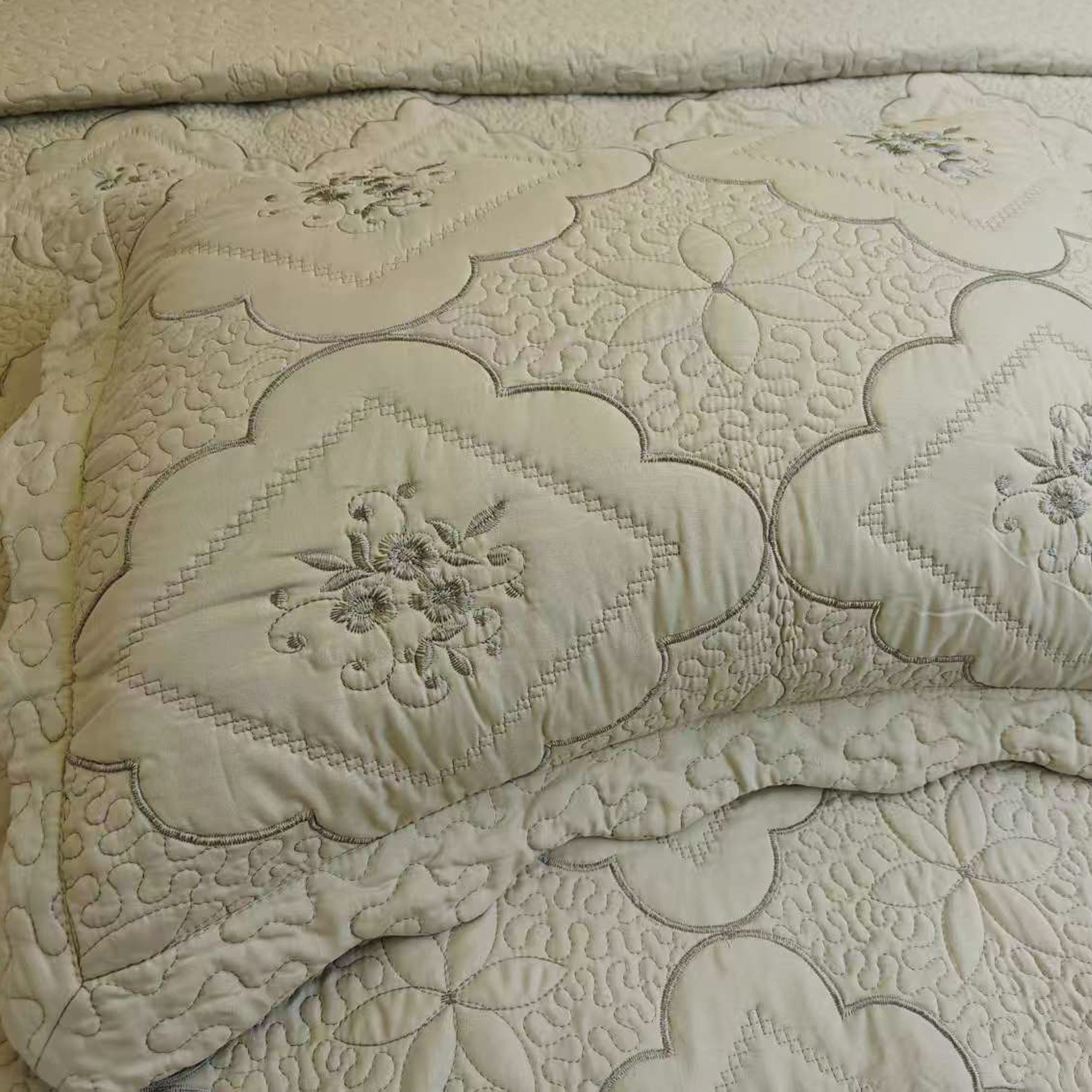 3 Piece Floral Embroidered Quilted Bedspread Set
