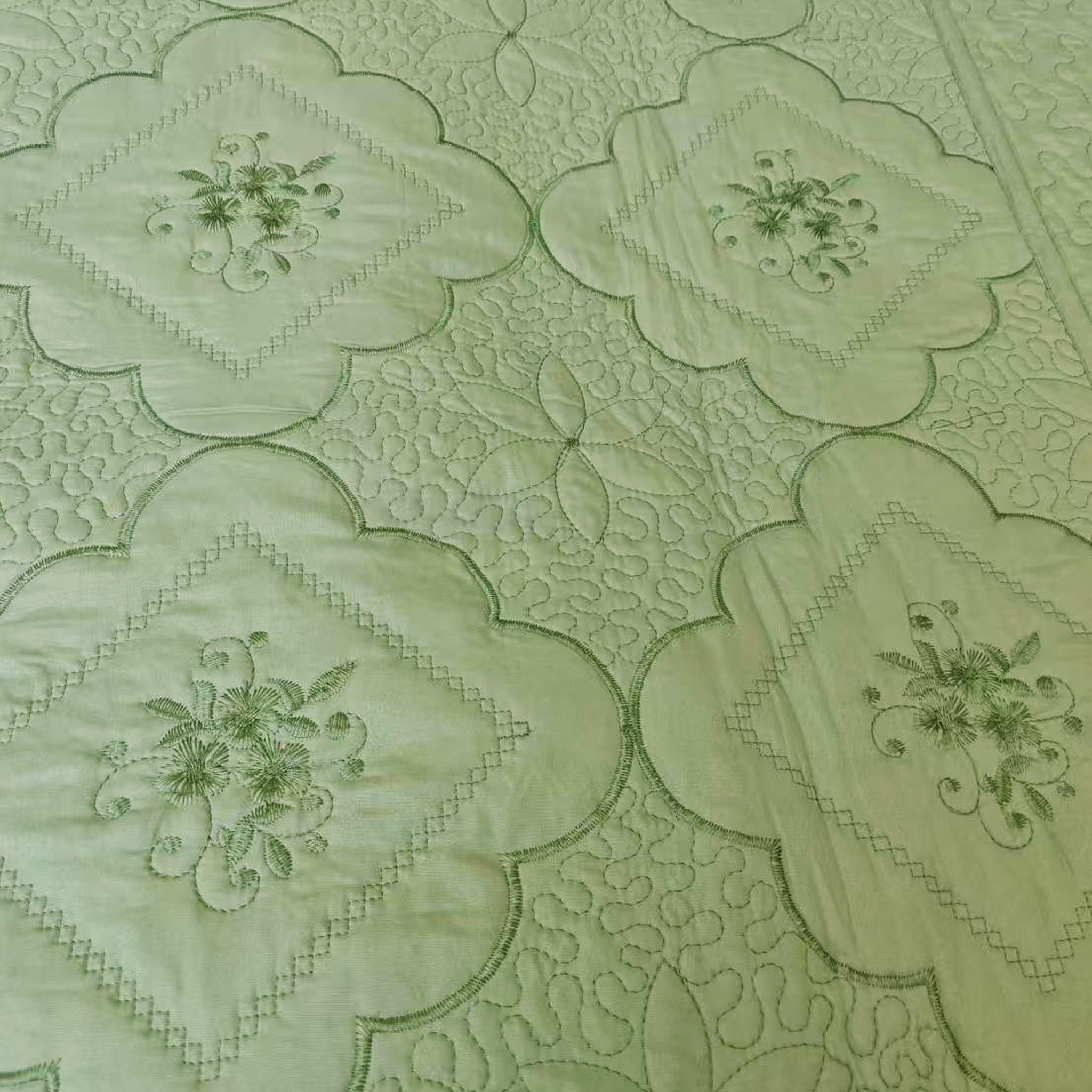3 Piece Floral Embroidered Quilted Bedspread-Beautiful Stitching- Lightweight Bedspread Set Queen/King Size