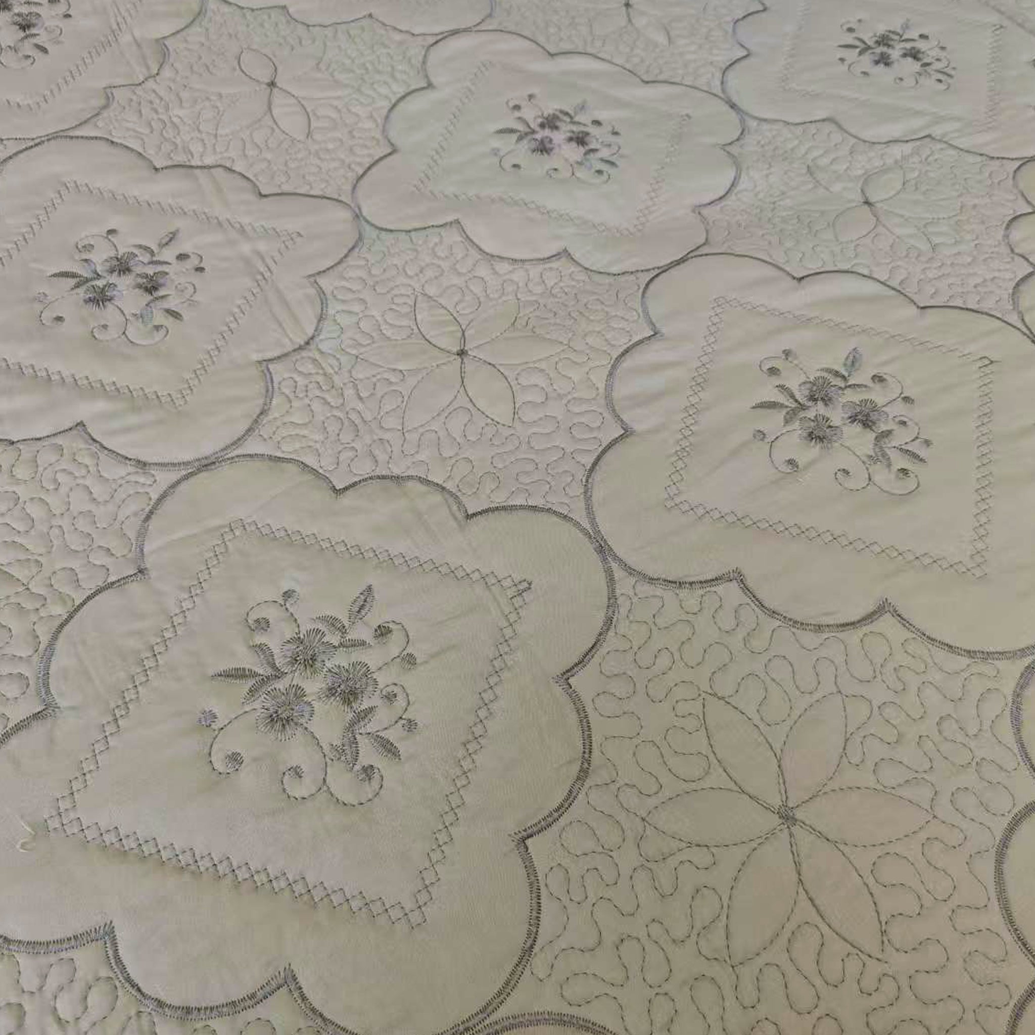 3 Piece Floral Embroidered Quilted Bedspread-Beautiful Stitching- Lightweight Bedspread Set Queen/King Size