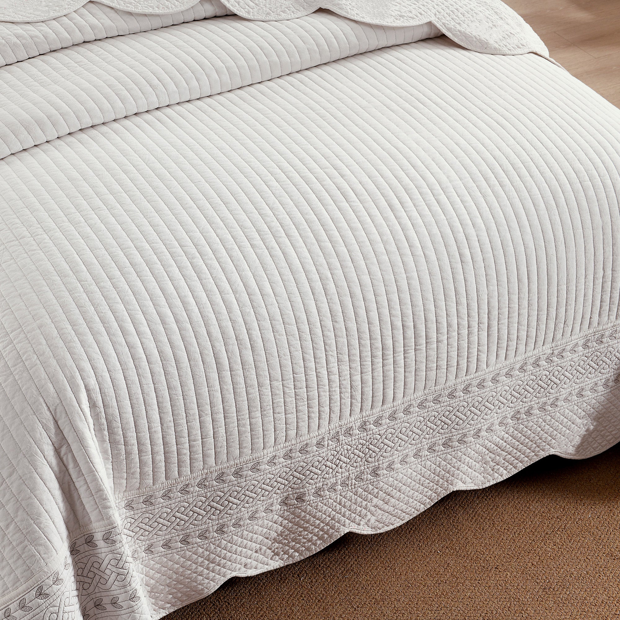 3 Piece 100% Cotton White Stripe Quilt Set – Classic Embroidered Bedspread TC150