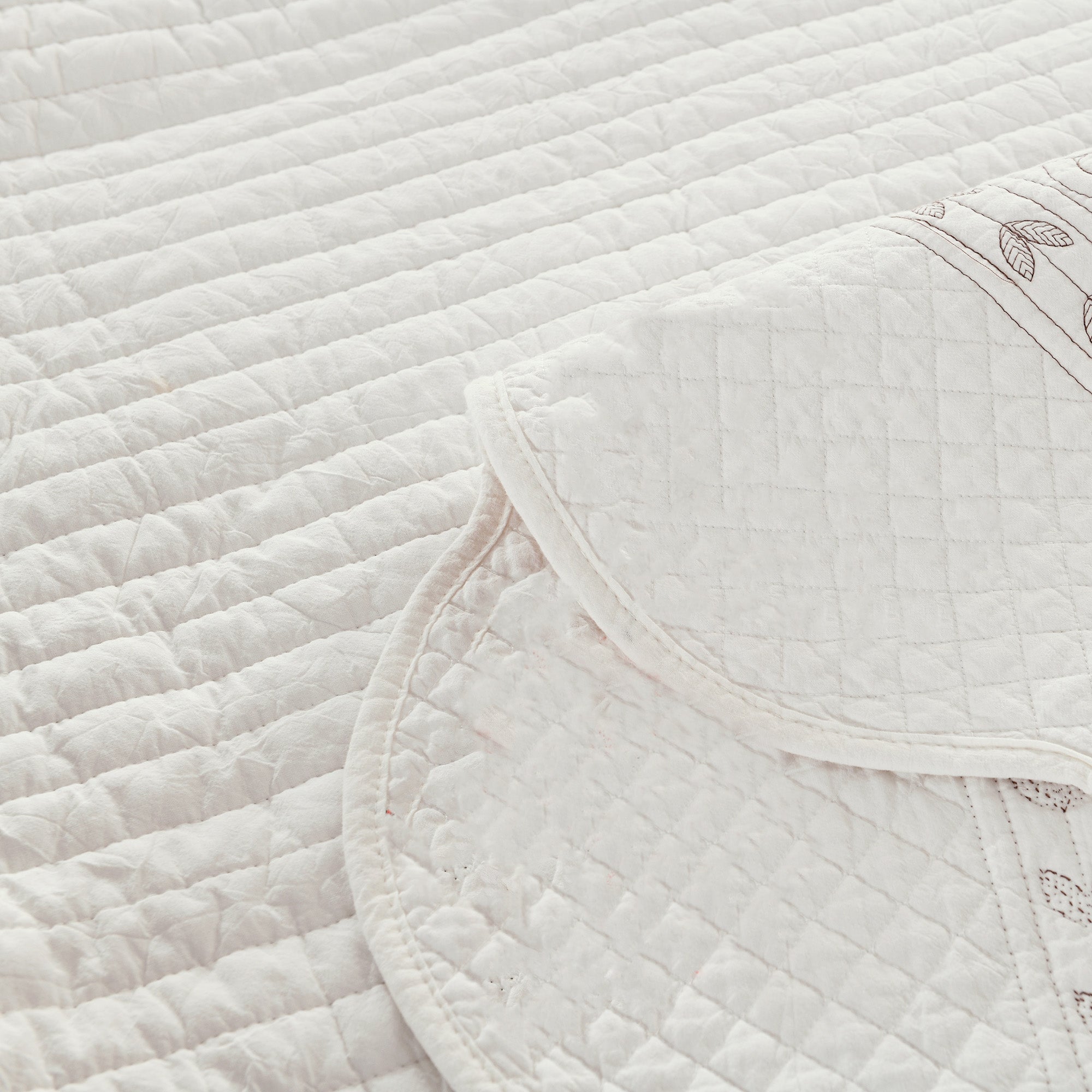 3 Piece 100% Cotton White Stripe Quilt Set – Classic Embroidered Bedspread TC150