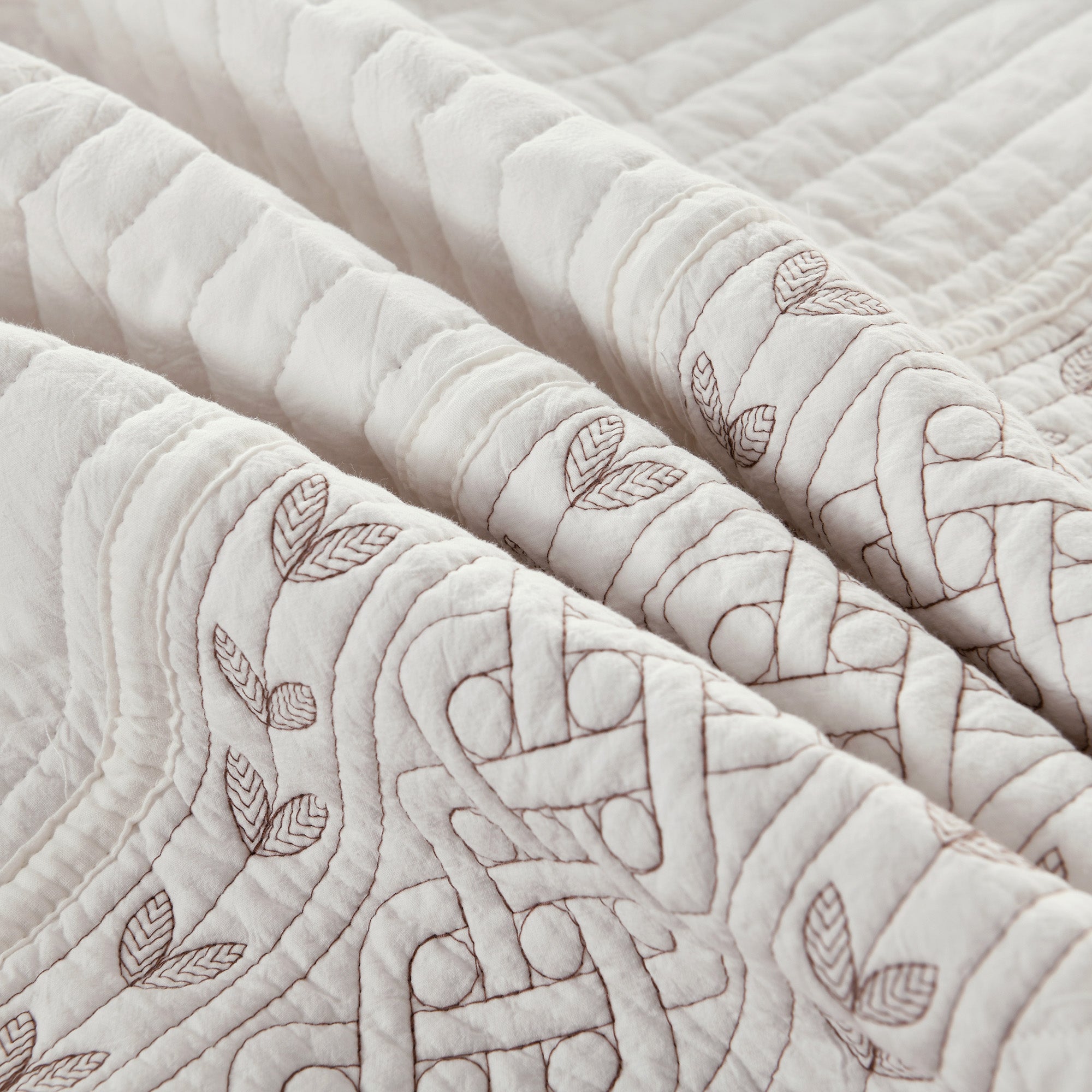 3 Piece 100% Cotton White Stripe Quilt Set – Classic Embroidered Bedspread TC150