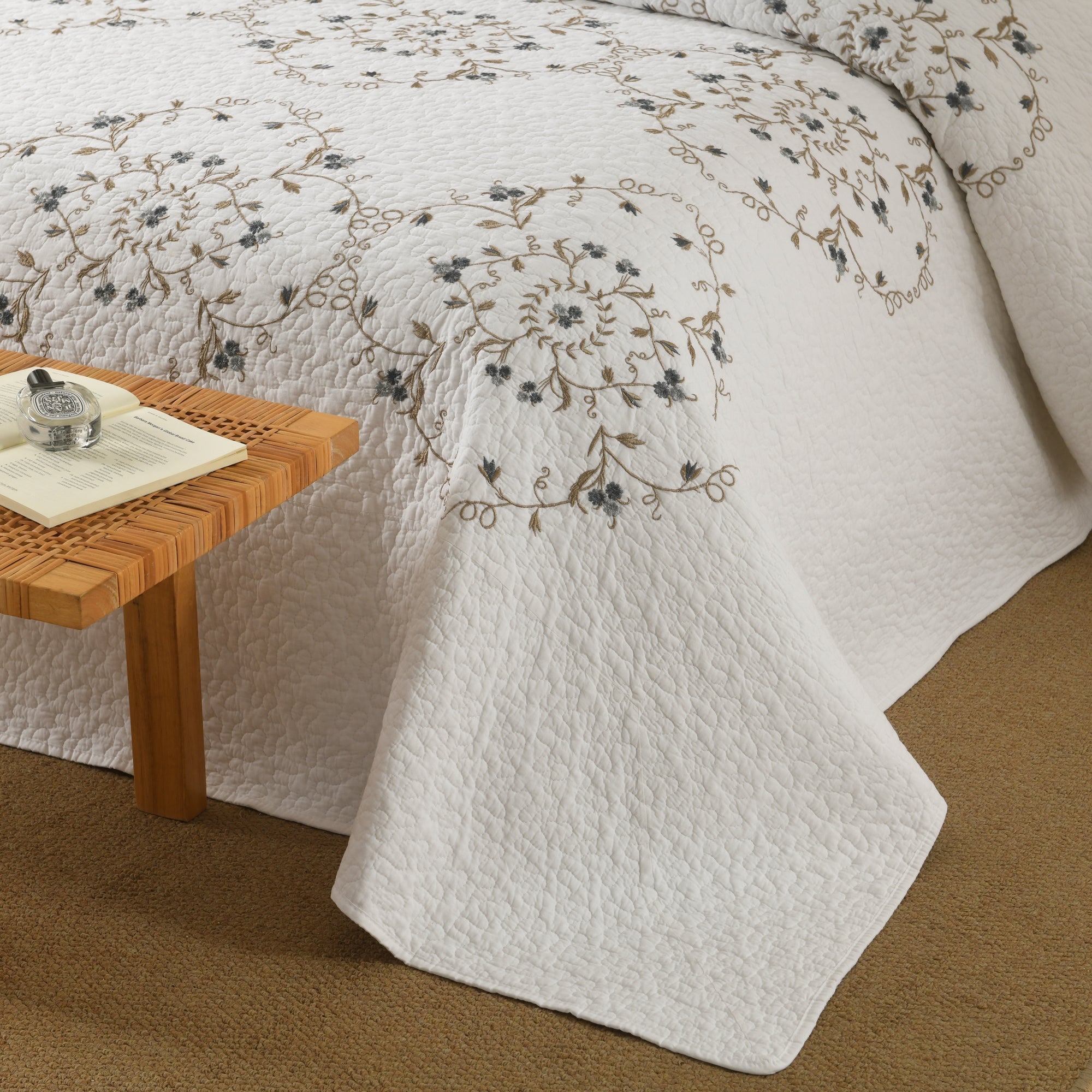 3 Piece Cotton Cover Floral Embroidered Quilt Set - Vintage Cottage Bedspread ME523
