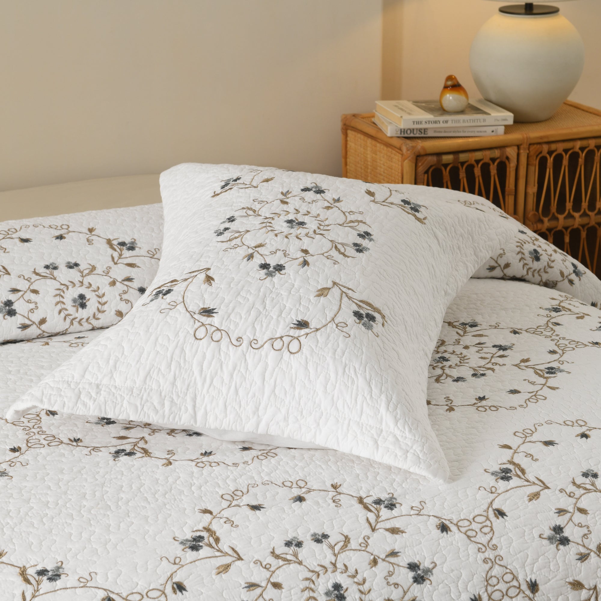 3 Piece Cotton Cover Floral Embroidered Quilt Set - Vintage Cottage Bedspread ME523