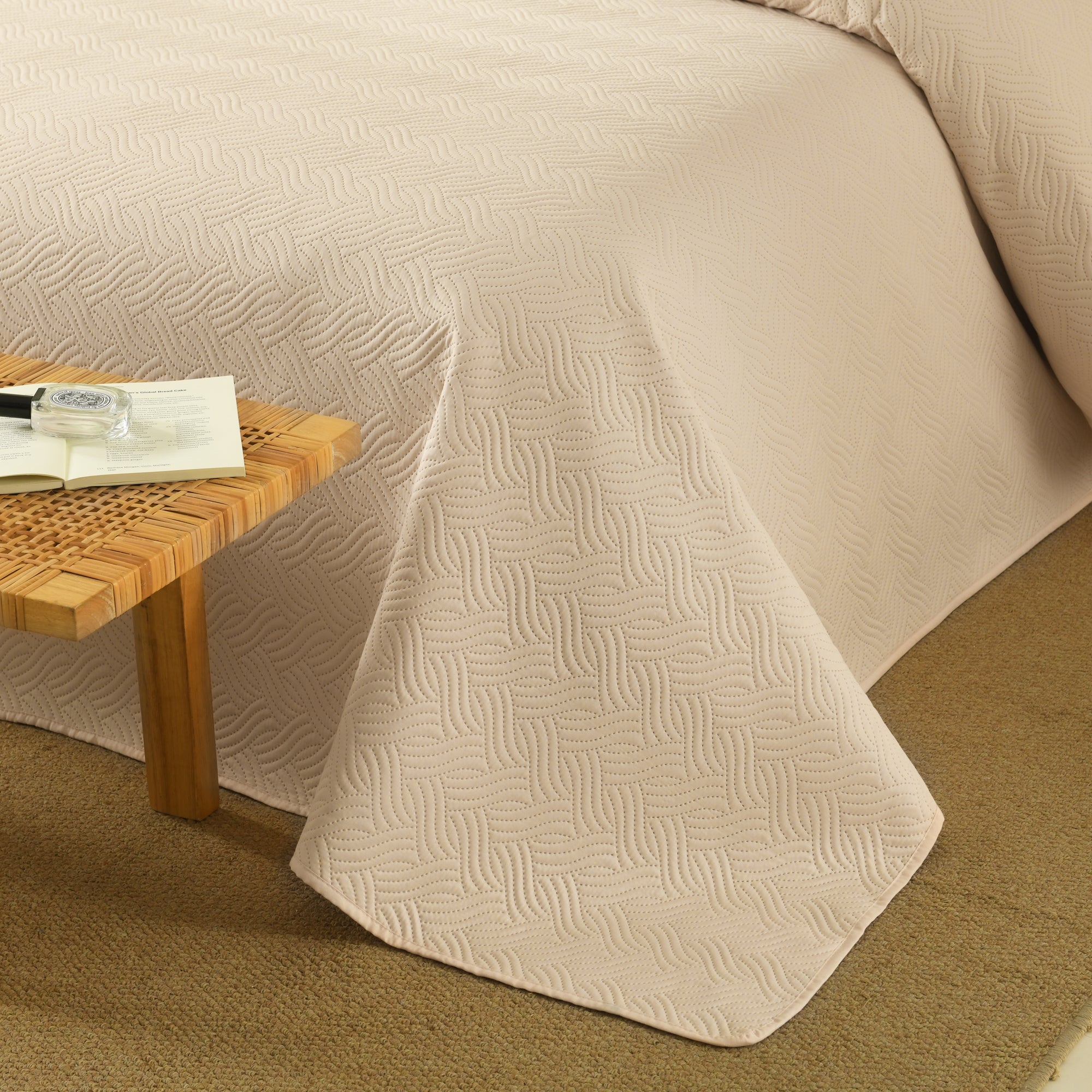 100% Polyester Ultrasonic Quilted Lightweight Quilt Bedspread Set