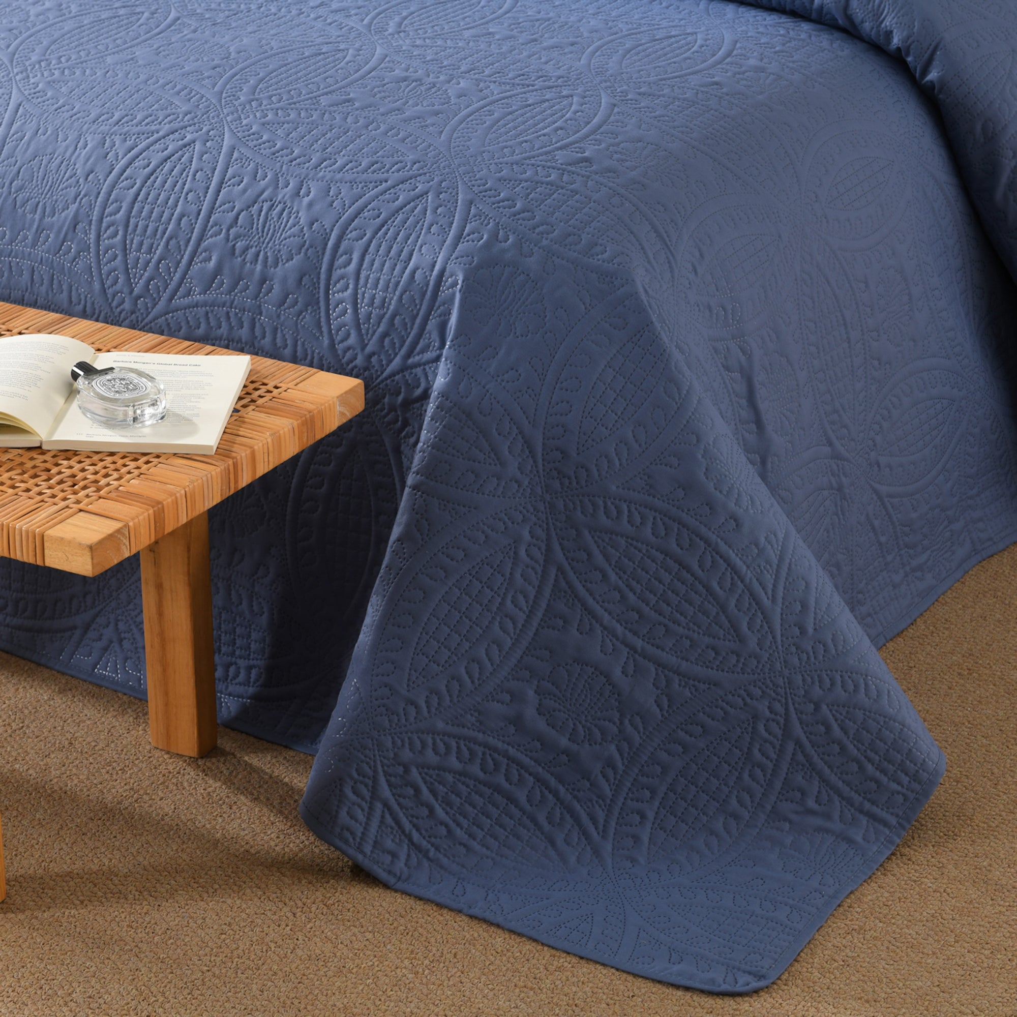 100% Polyester Ultrasonic Quilted Lightweight Quilt Bedspread Set