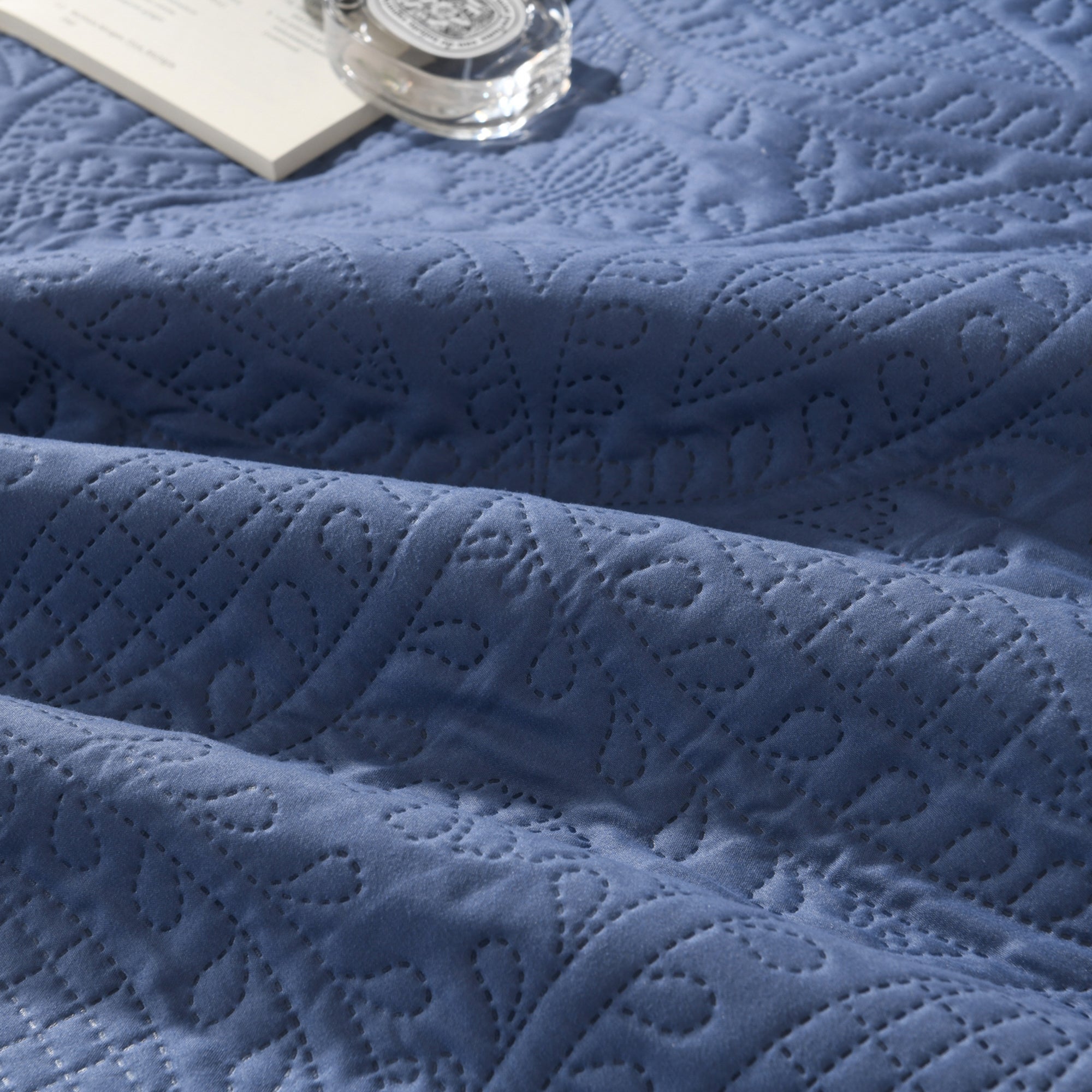 100% Polyester Ultrasonic Quilted Lightweight Quilt Bedspread Set