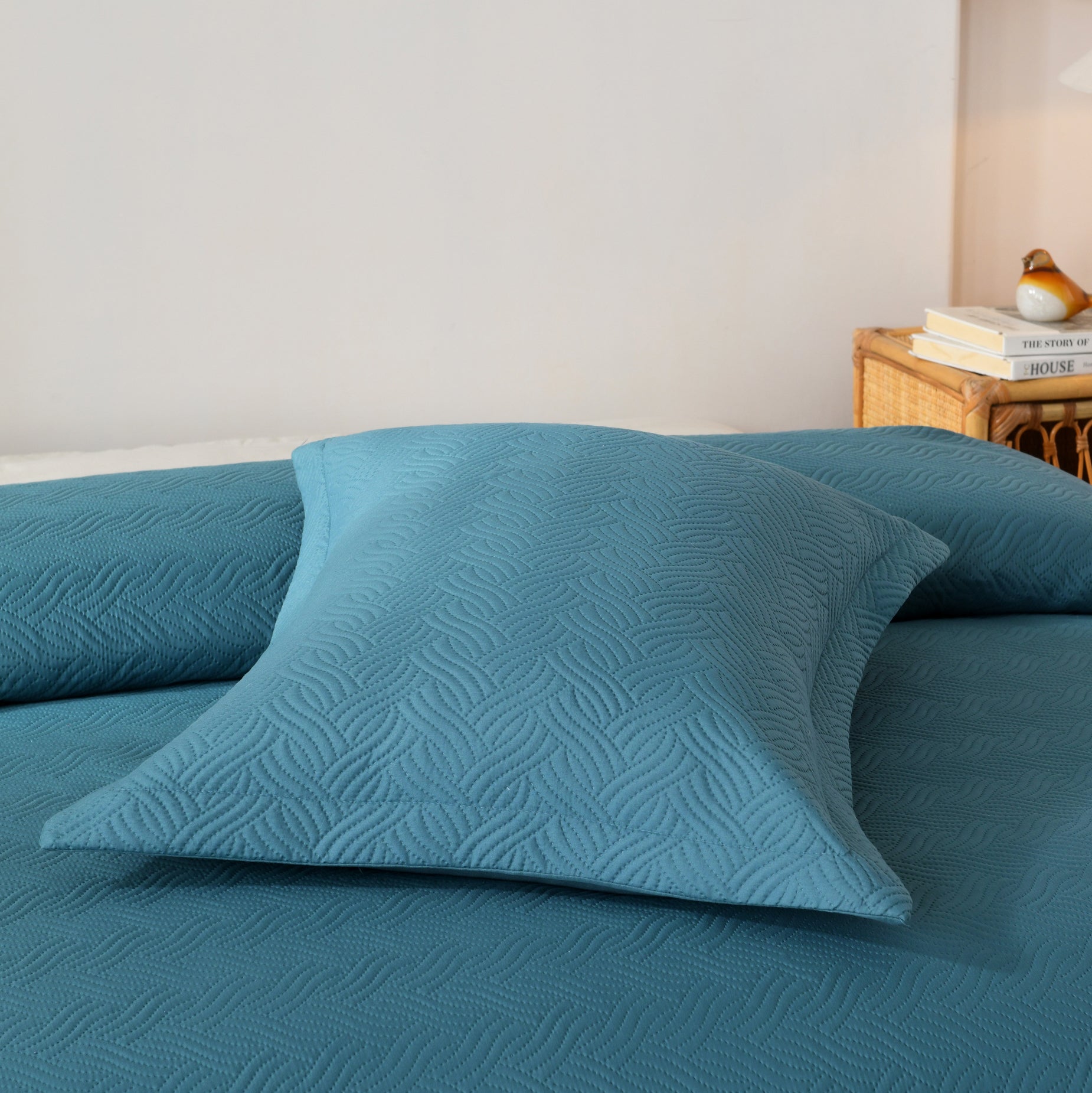 100% Polyester Ultrasonic Quilted Lightweight Quilt Bedspread Set