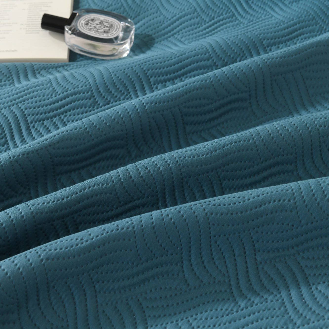 100% Polyester Ultrasonic Quilted Lightweight Quilt Bedspread Set