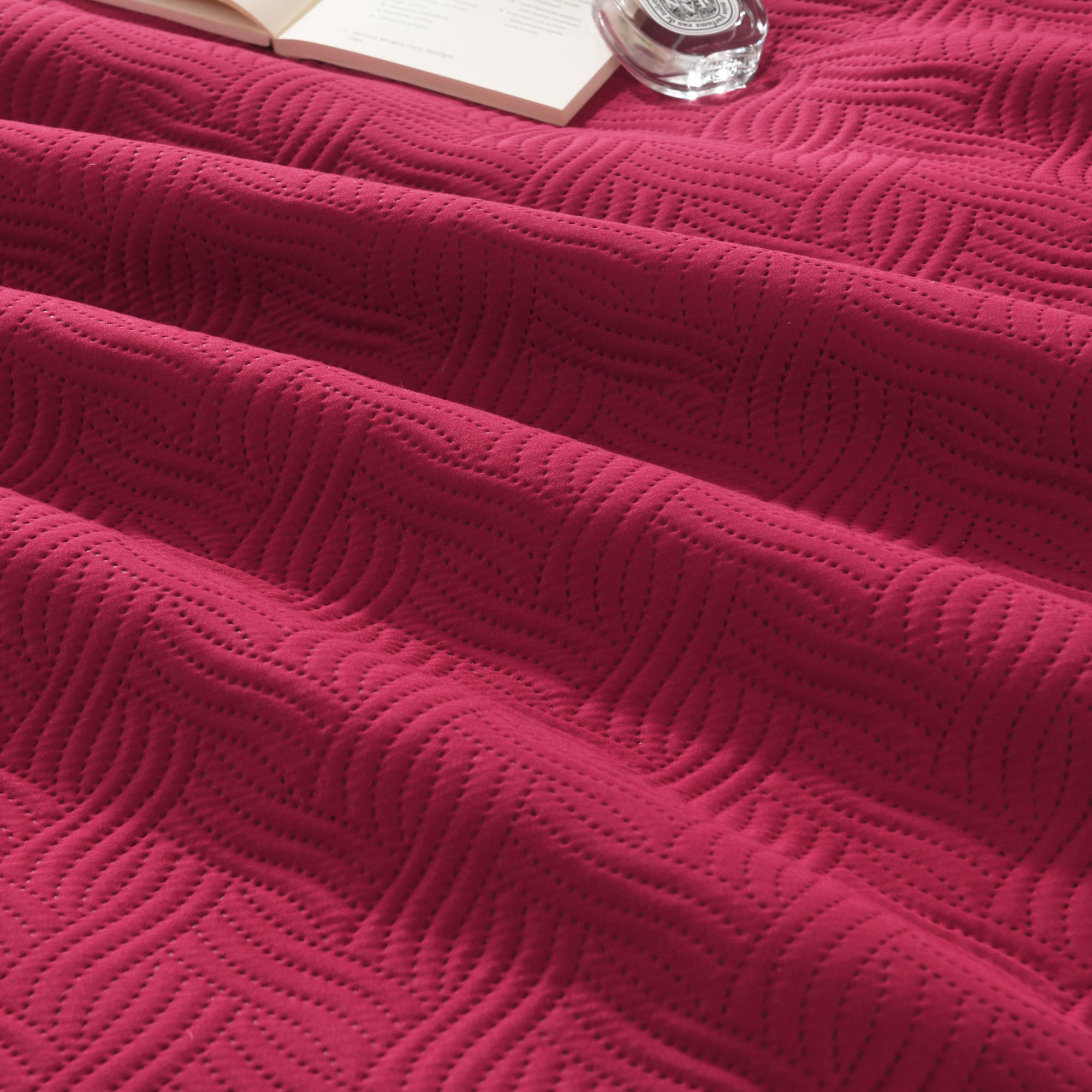 100% Polyester Ultrasonic Quilted Lightweight Quilt Bedspread Set