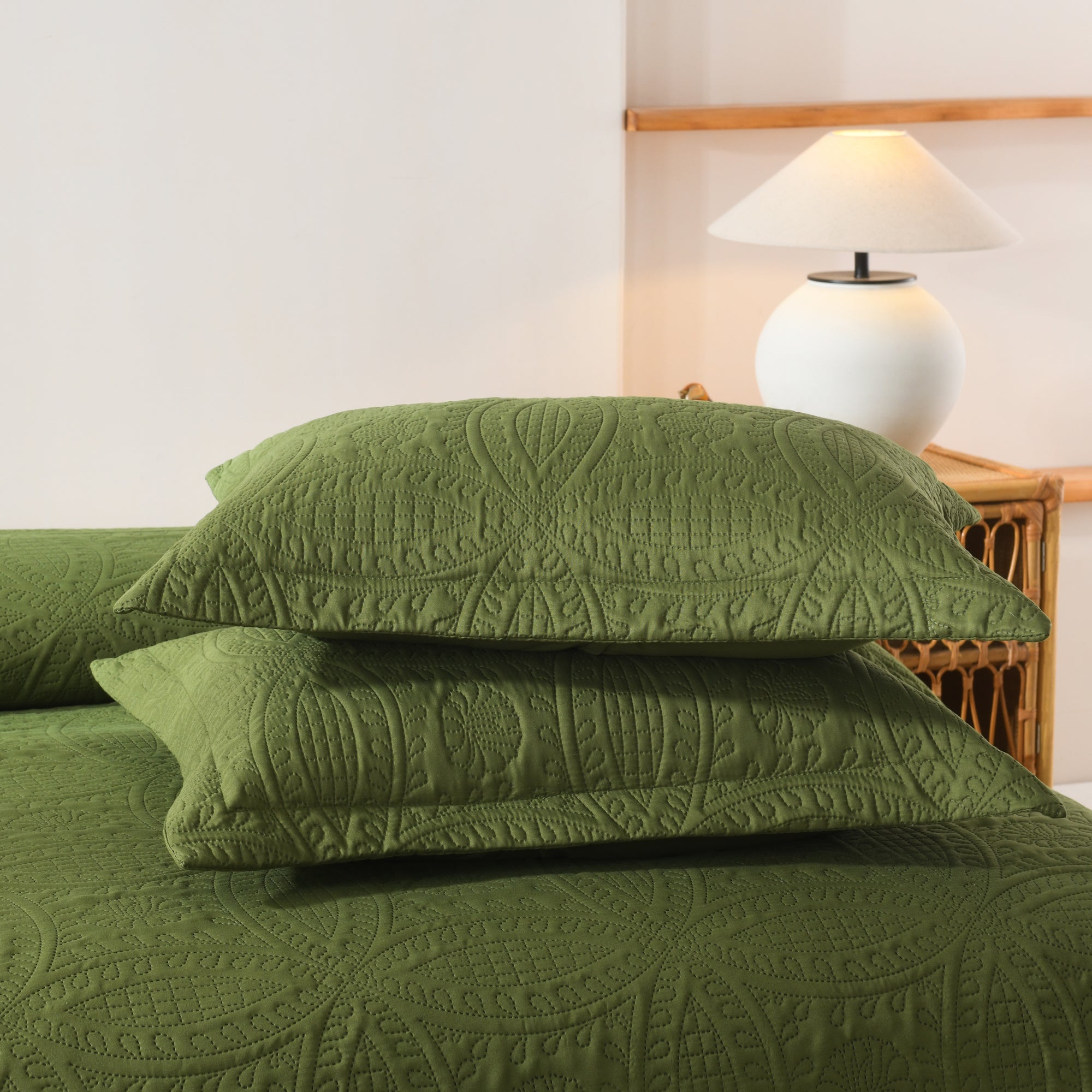 100% Polyester Ultrasonic Quilted Lightweight Quilt Bedspread Set