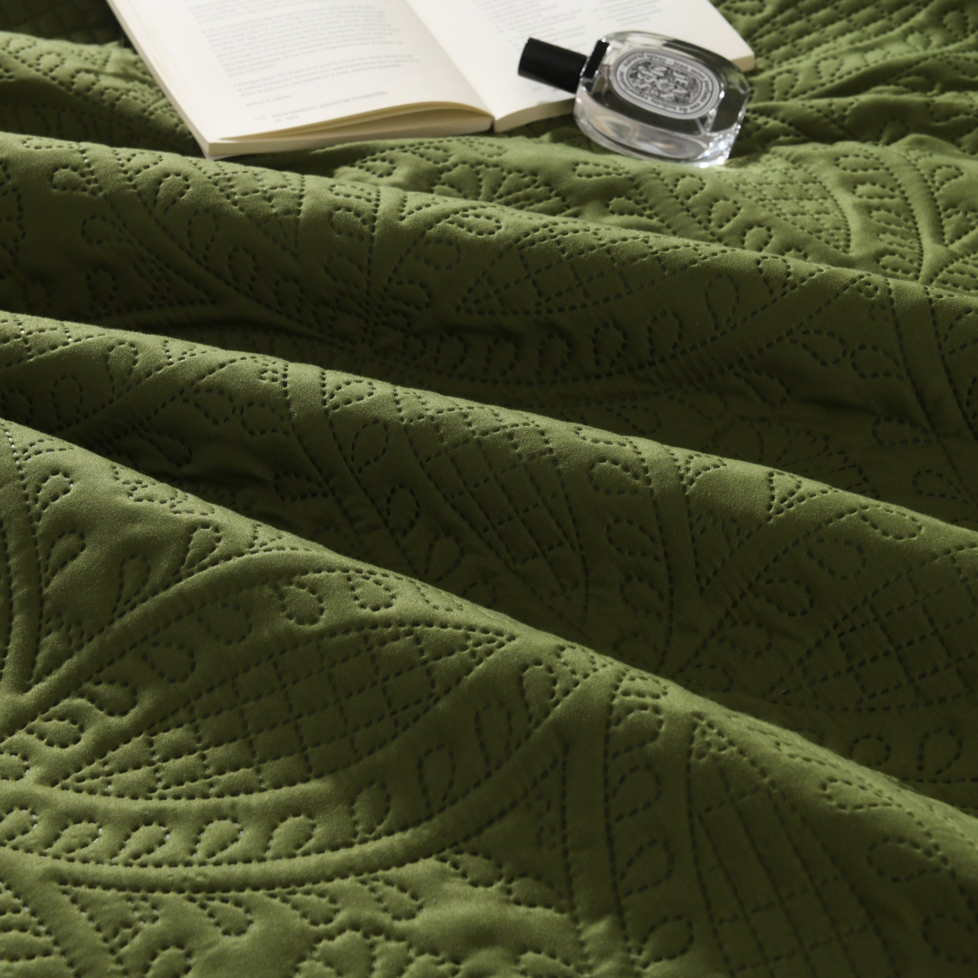 100% Polyester Ultrasonic Quilted Lightweight Quilt Bedspread Set