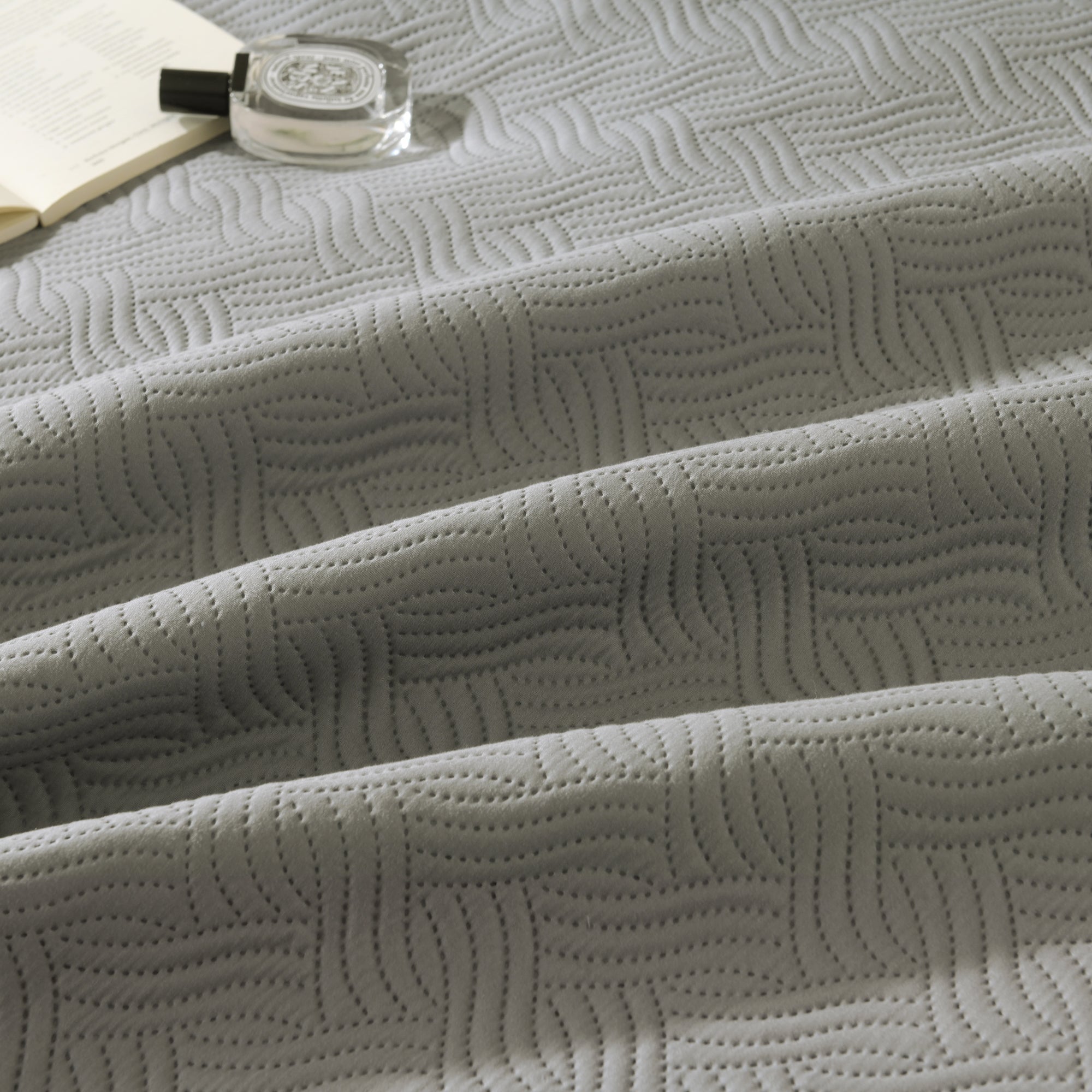 100% Polyester Ultrasonic Quilted Lightweight Quilt Bedspread Set