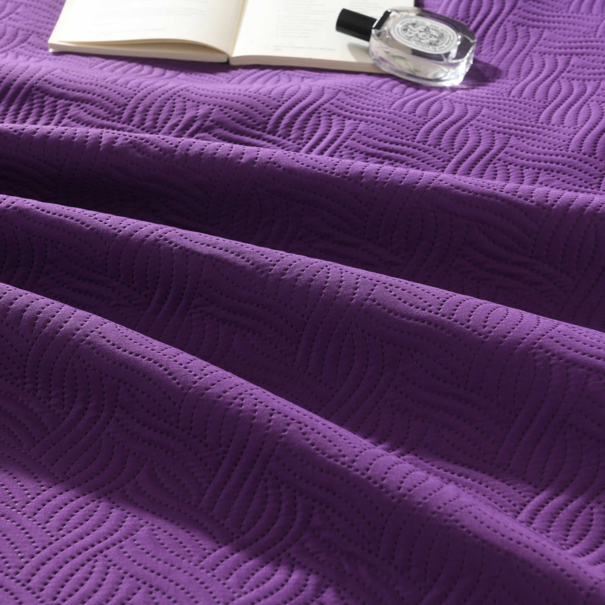 100% Polyester Ultrasonic Quilted Lightweight Quilt Bedspread Set