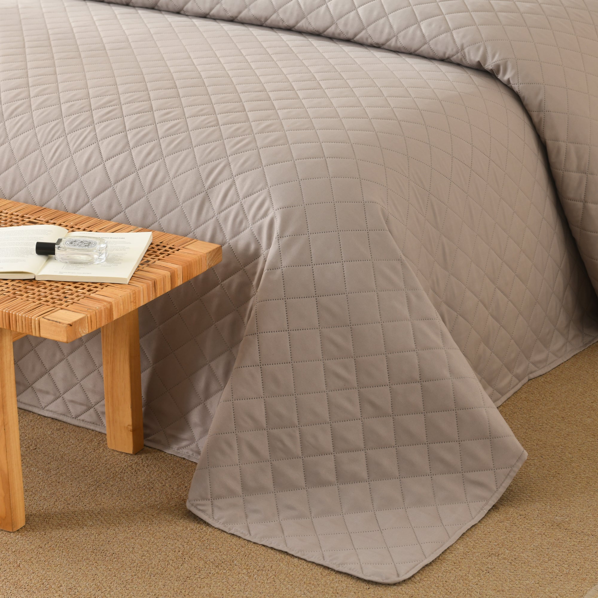 100% Polyester Ultrasonic Quilted Lightweight Quilt Bedspread Set