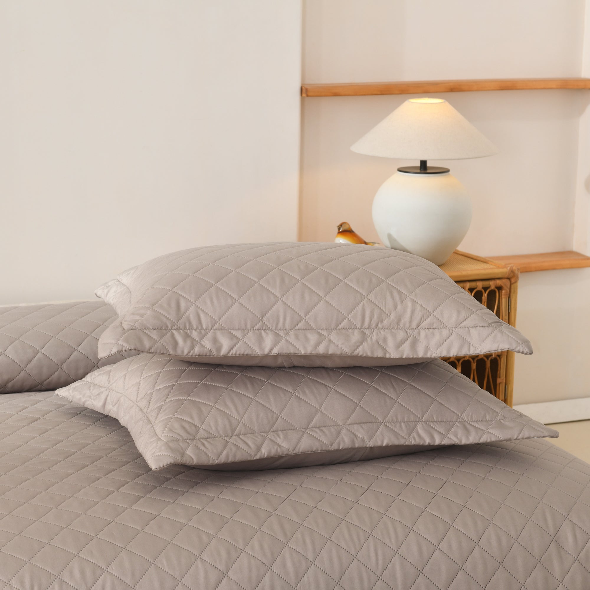 100% Polyester Ultrasonic Quilted Lightweight Quilt Bedspread Set