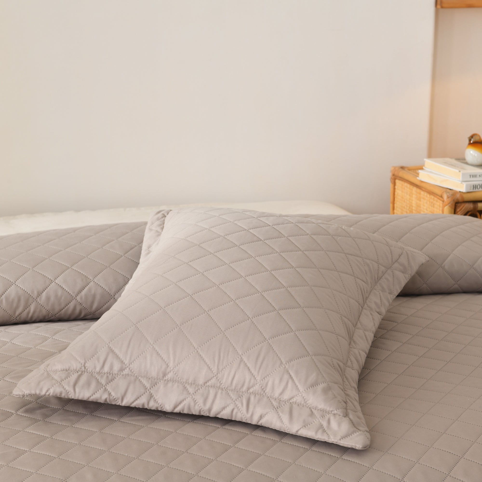 100% Polyester Ultrasonic Quilted Lightweight Quilt Bedspread Set