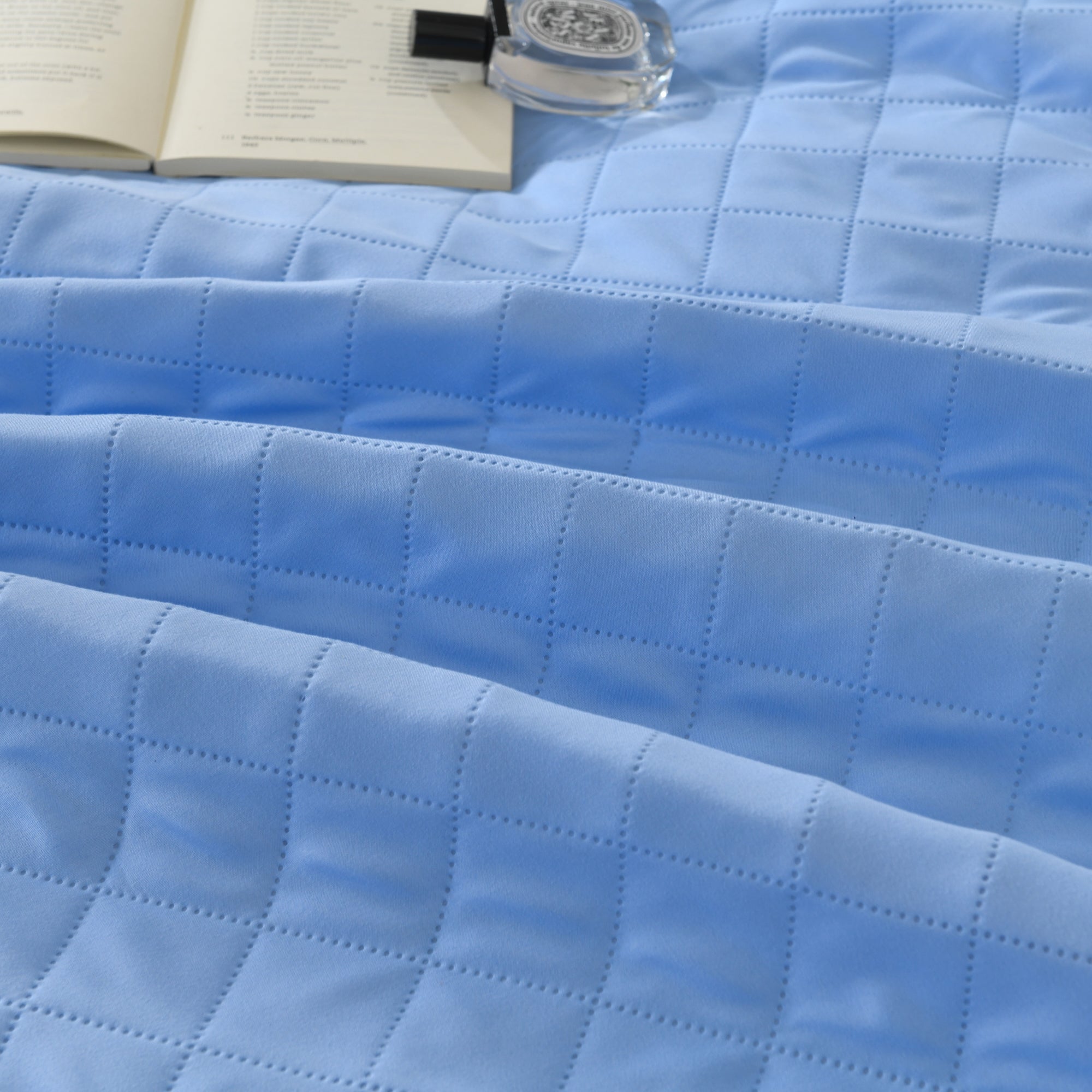 100% Polyester Ultrasonic Quilted Lightweight Quilt Bedspread Set