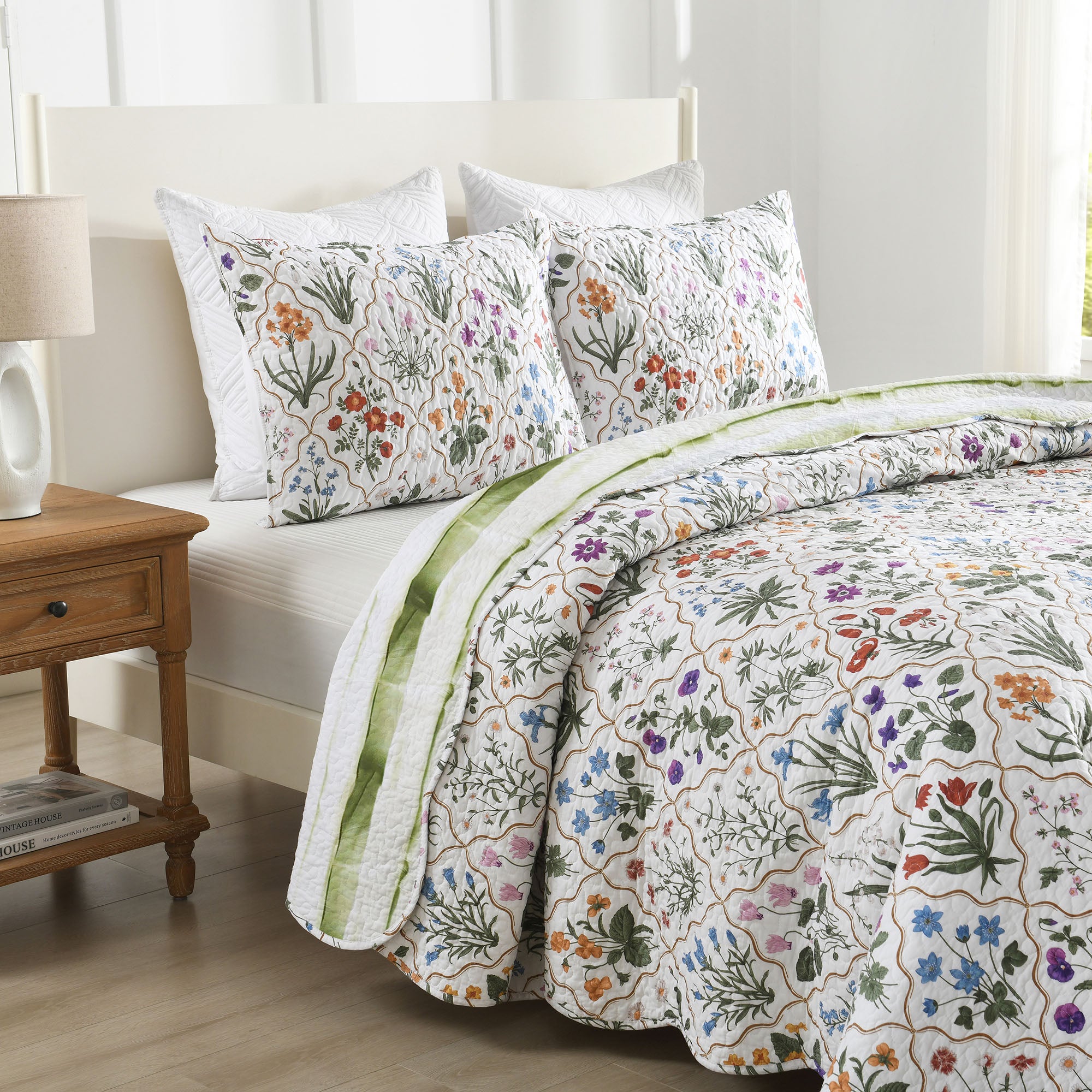 3 Piece Soft Polyester Floral Quilt Set - Botanical Print Quilted Bedspread