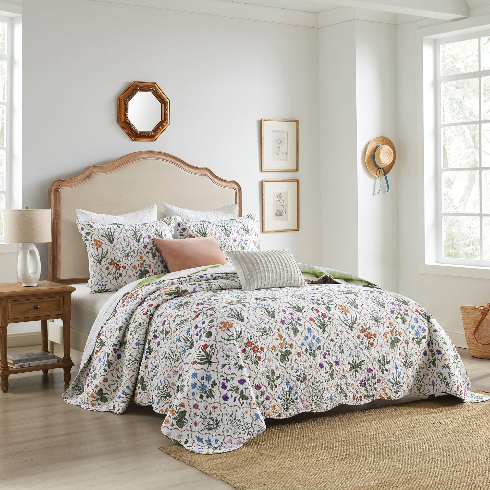 3 Piece Soft Polyester Floral Quilt Set - Botanical Print Quilted Bedspread