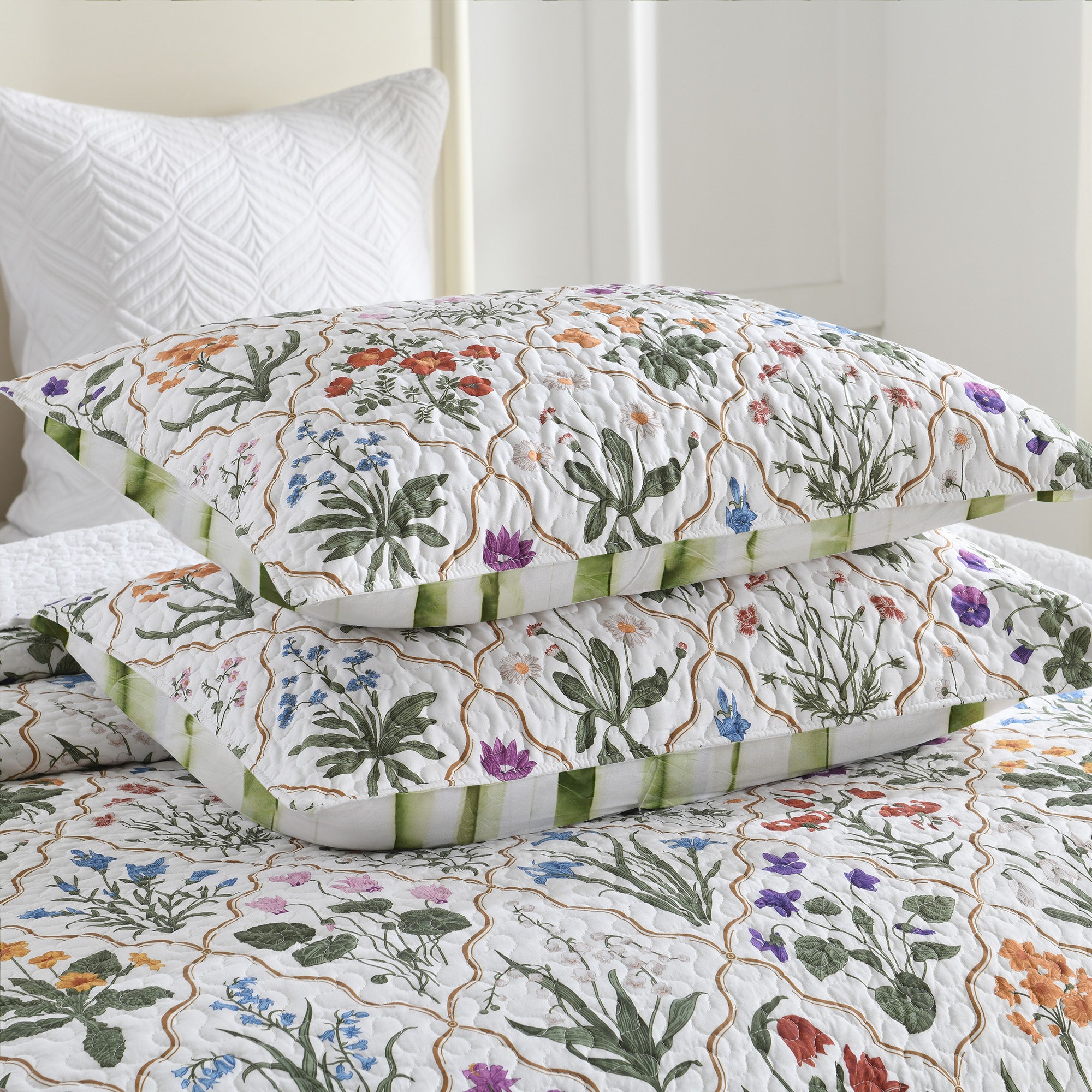 3 Piece Soft Polyester Floral Quilt Set - Botanical Print Quilted Bedspread
