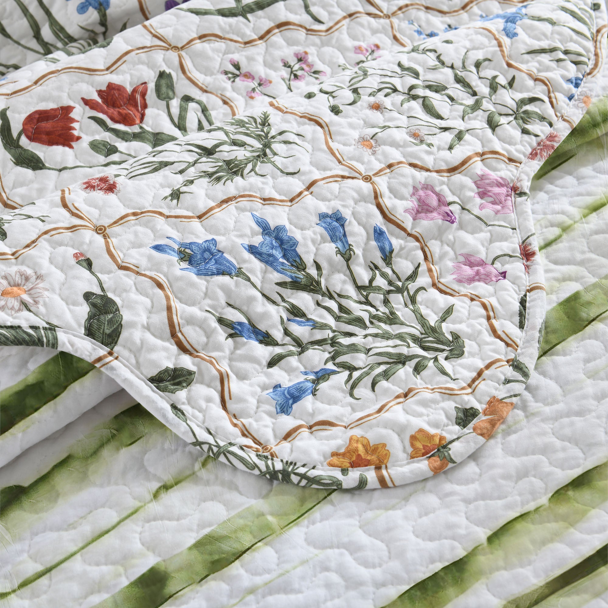 3 Piece Soft Polyester Floral Quilt Set - Botanical Print Quilted Bedspread