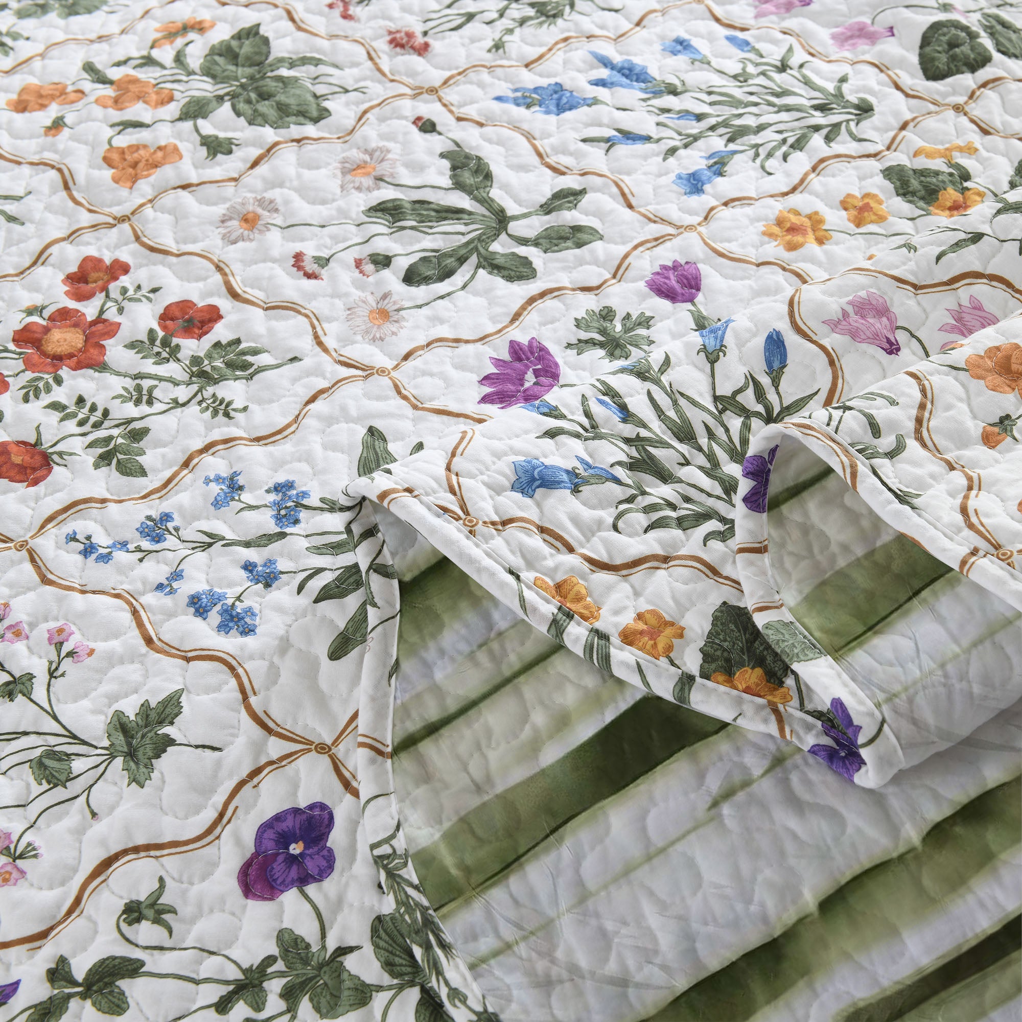 3 Piece Soft Polyester Floral Quilt Set - Botanical Print Quilted Bedspread