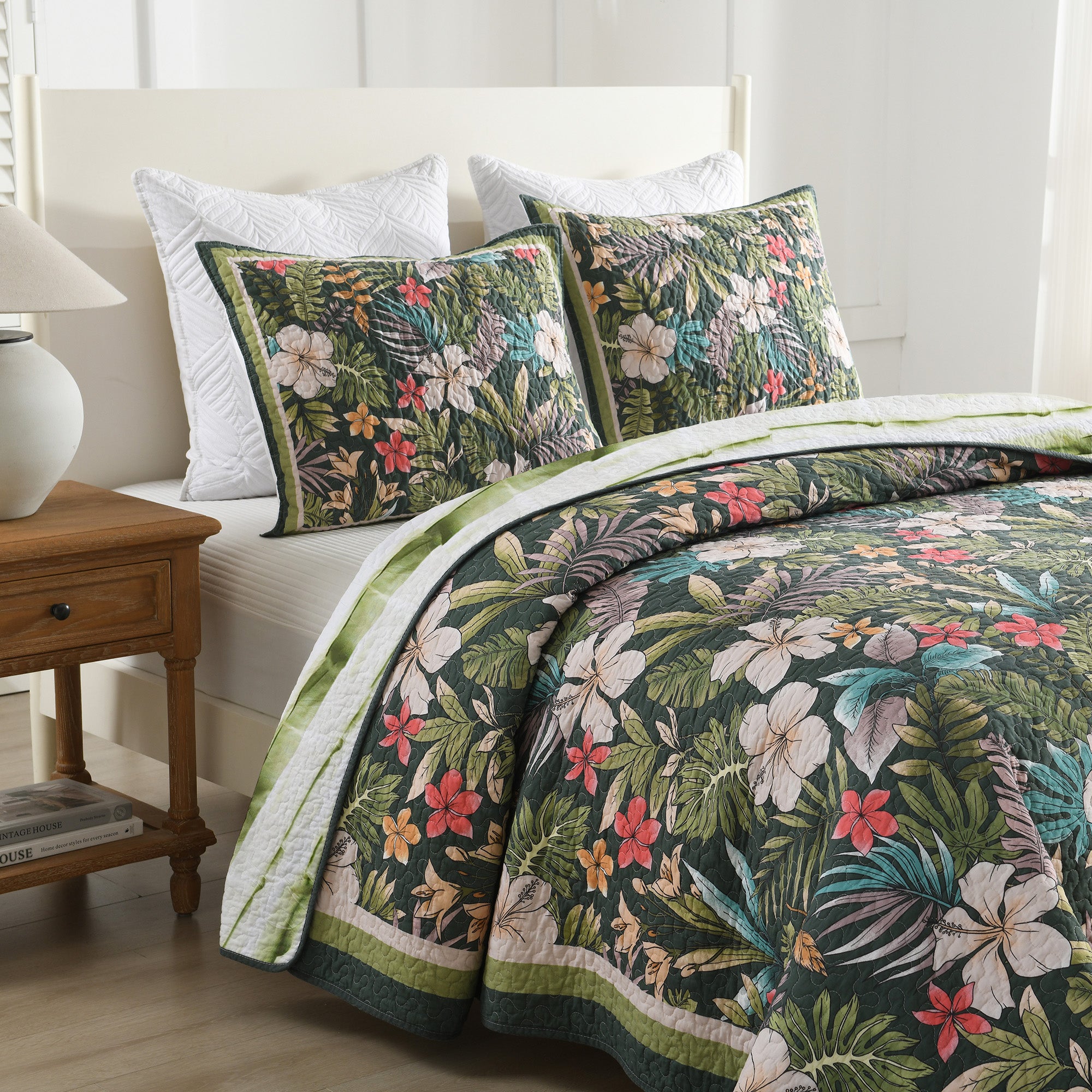 3-Piece Lightweight Polyester Tropical Leaf and Flower Quilt Bedspread Set BY223