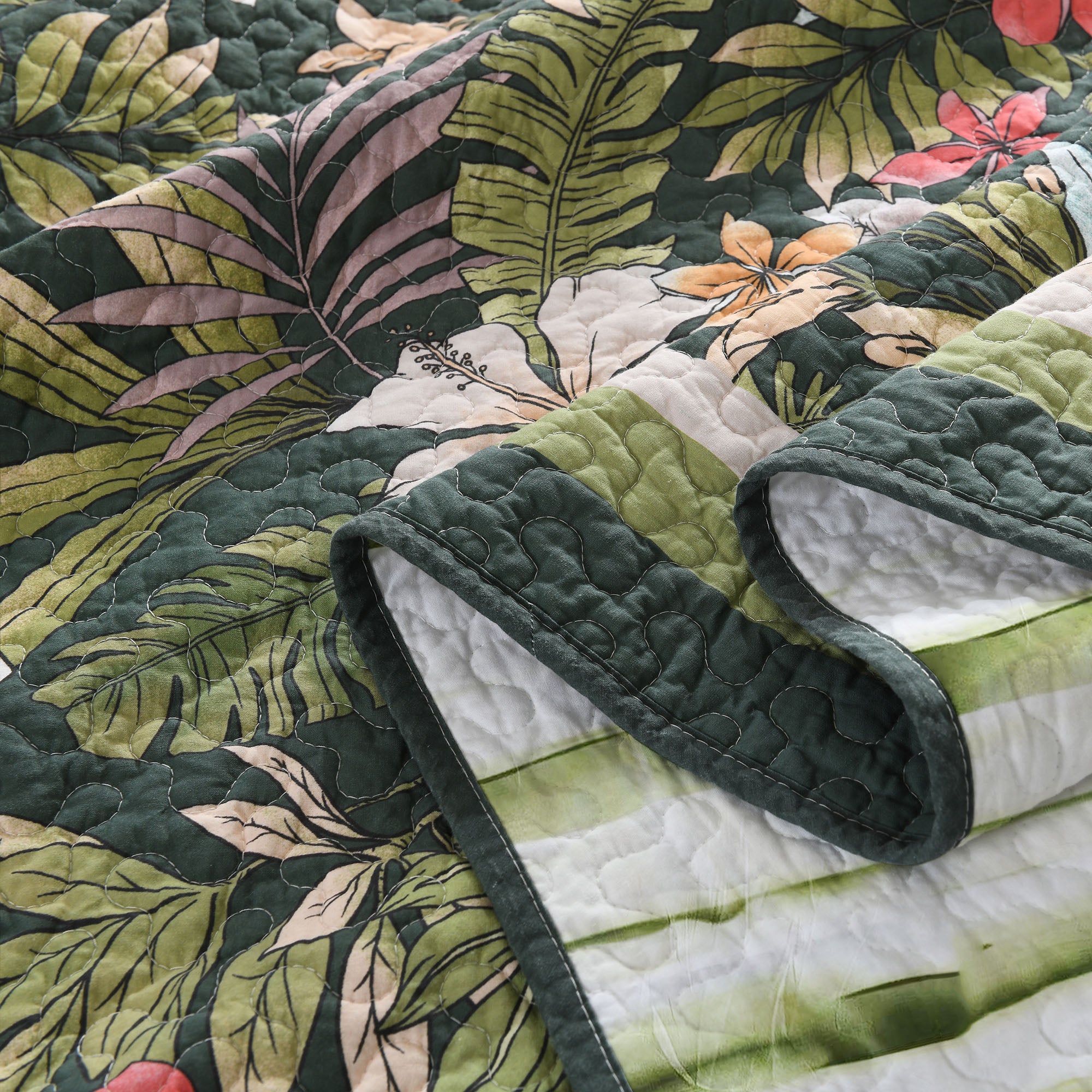 3 Piece Lightweight Polyester Tropical Leaf and Flower Quilt Bedspread Set BY223